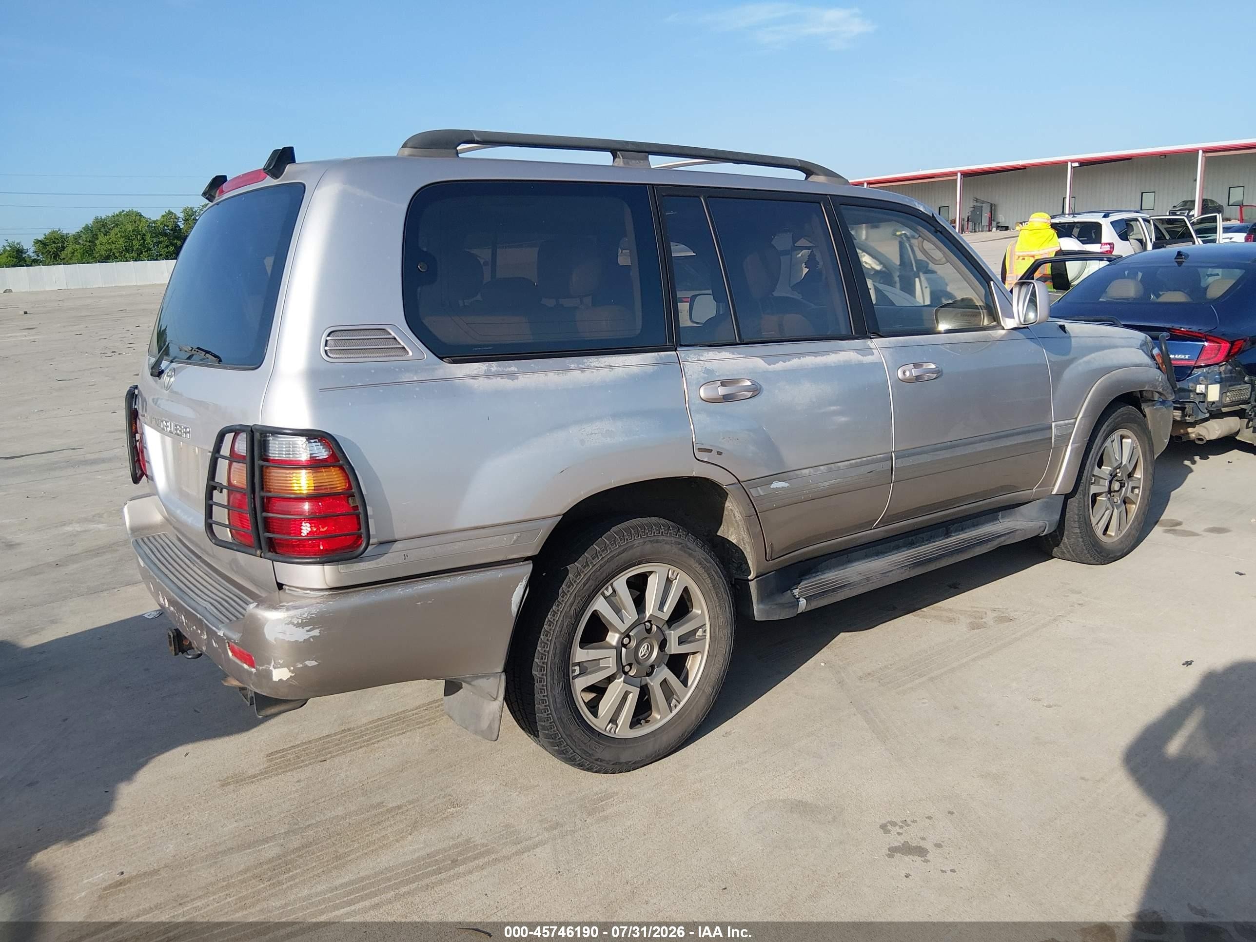 1999 Toyota Land Cruiser   Silver vin: JT3HT05JXX0044307