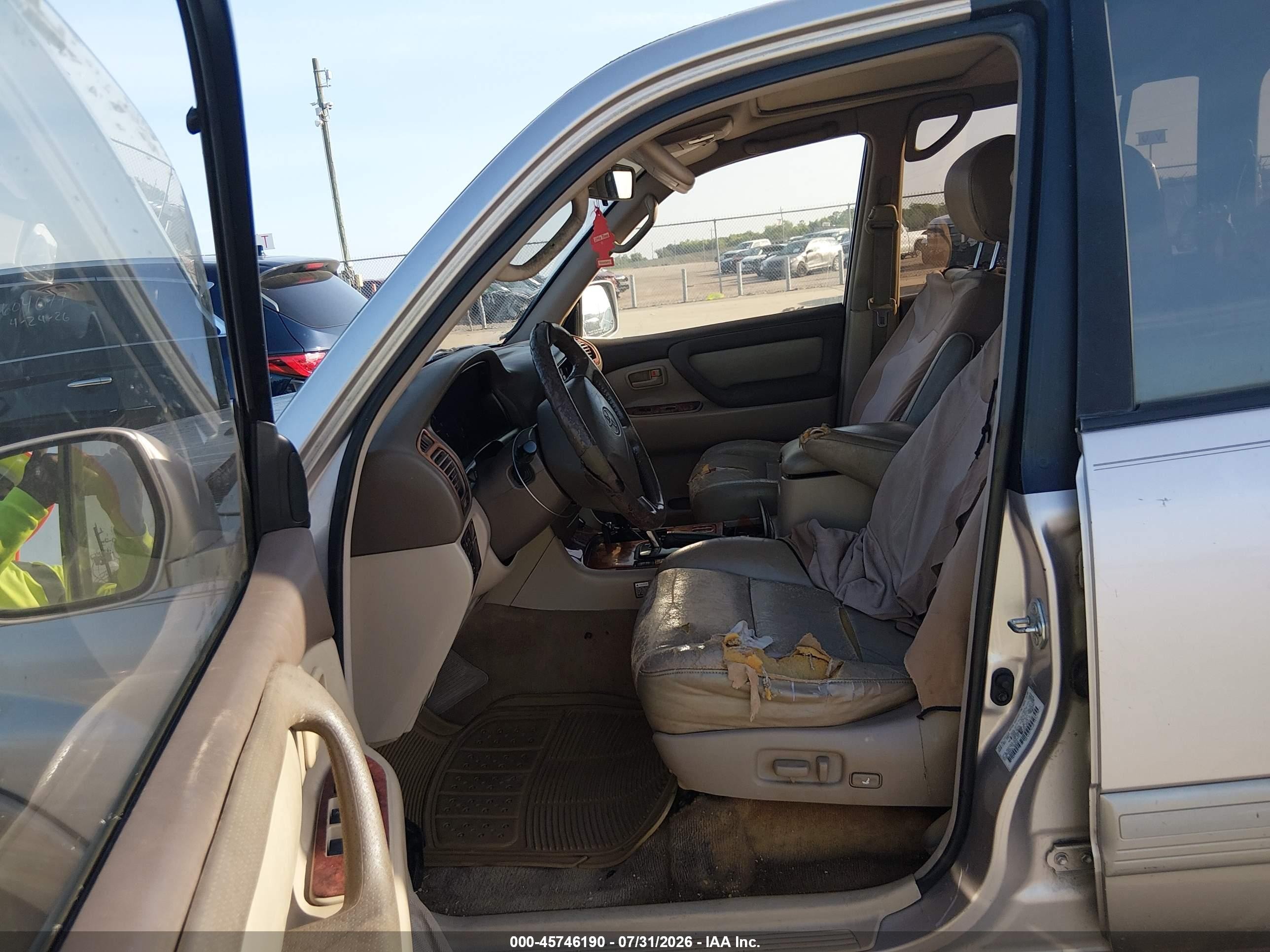 1999 Toyota Land Cruiser   Silver vin: JT3HT05JXX0044307