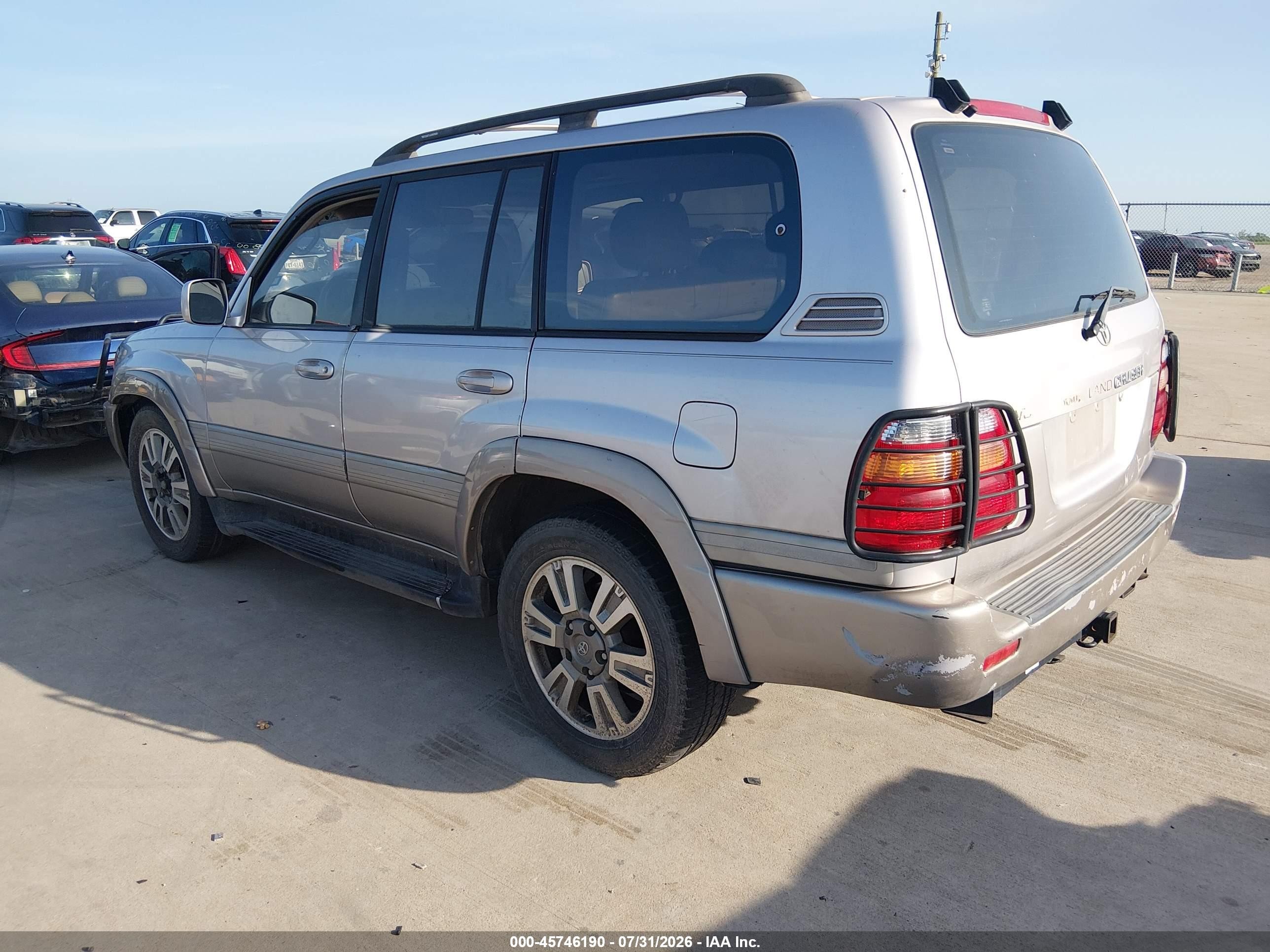1999 Toyota Land Cruiser   Silver vin: JT3HT05JXX0044307