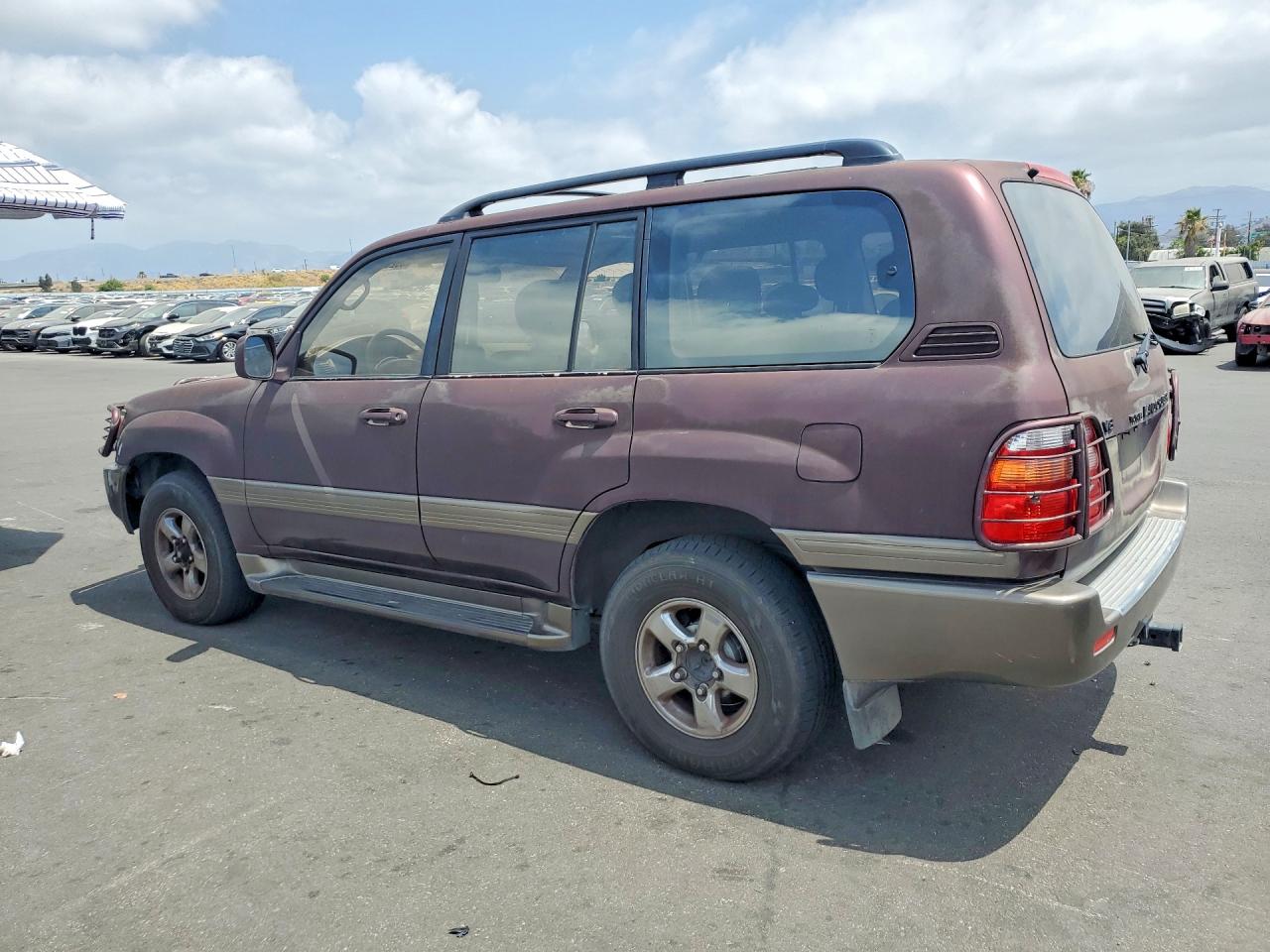 2000 Toyota Land Cruiser Base Burgundy vin: JT3HT05JXY0092567