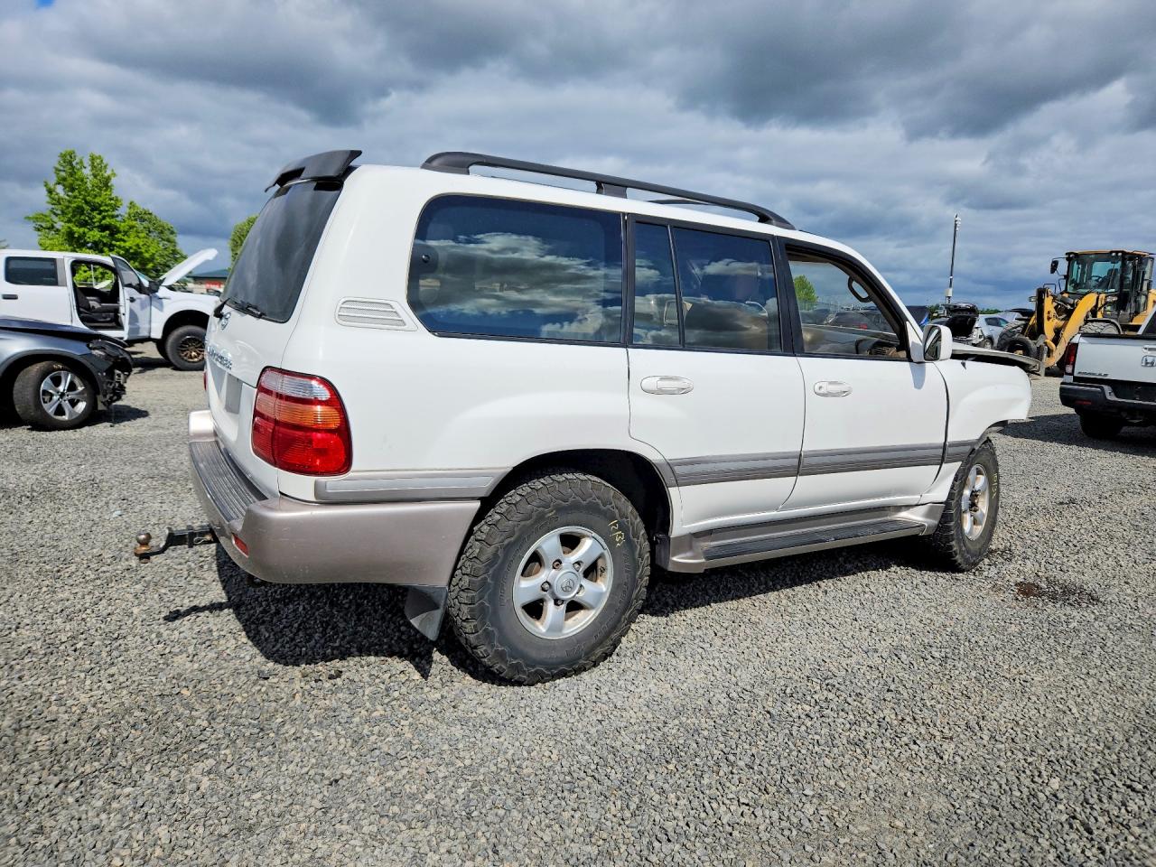 2000 Toyota Land Cruiser Base White vin: JT3HT05JXY0124644