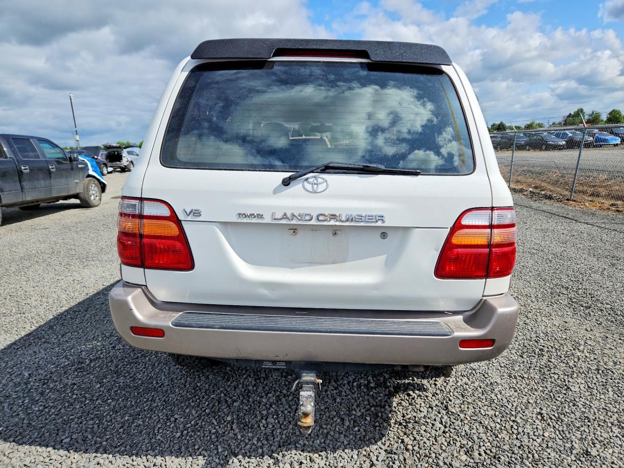 2000 Toyota Land Cruiser Base White vin: JT3HT05JXY0124644