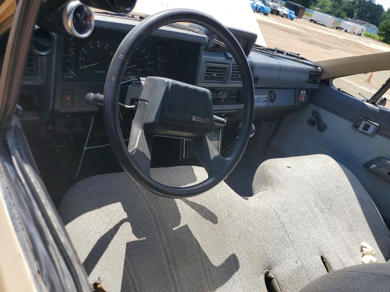 1984 Toyota 4runner Rn60 Кремовый vin: JT3RN65W7E5024951