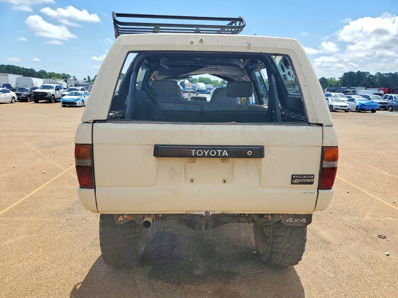 1984 Toyota 4runner Rn60 Кремовый vin: JT3RN65W7E5024951