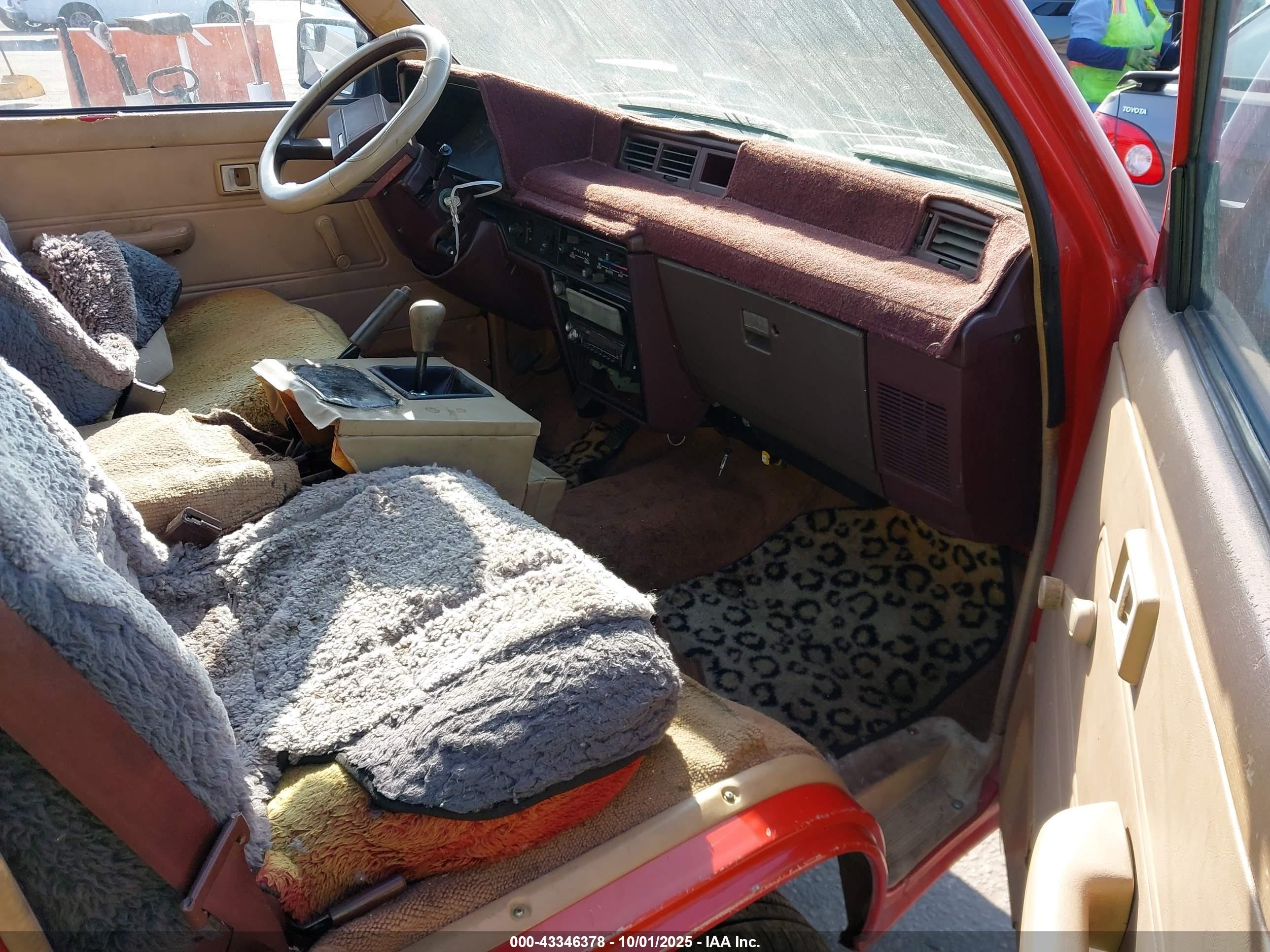 1984 Toyota Van Wagon Deluxe Red vin: JT3YR22V0E5025069