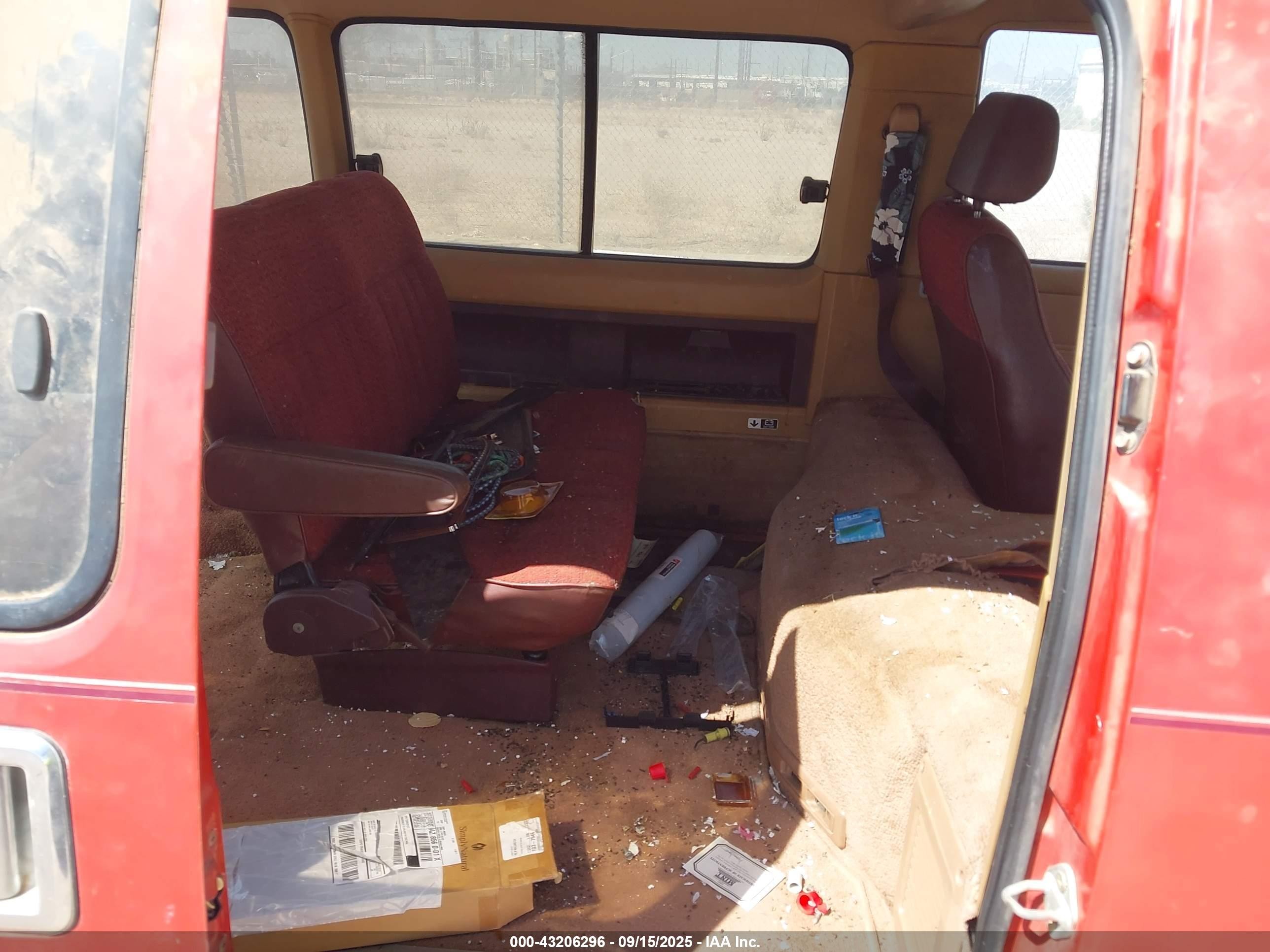1984 Toyota Van Wagon Deluxe Red vin: JT3YR22V9E5036166