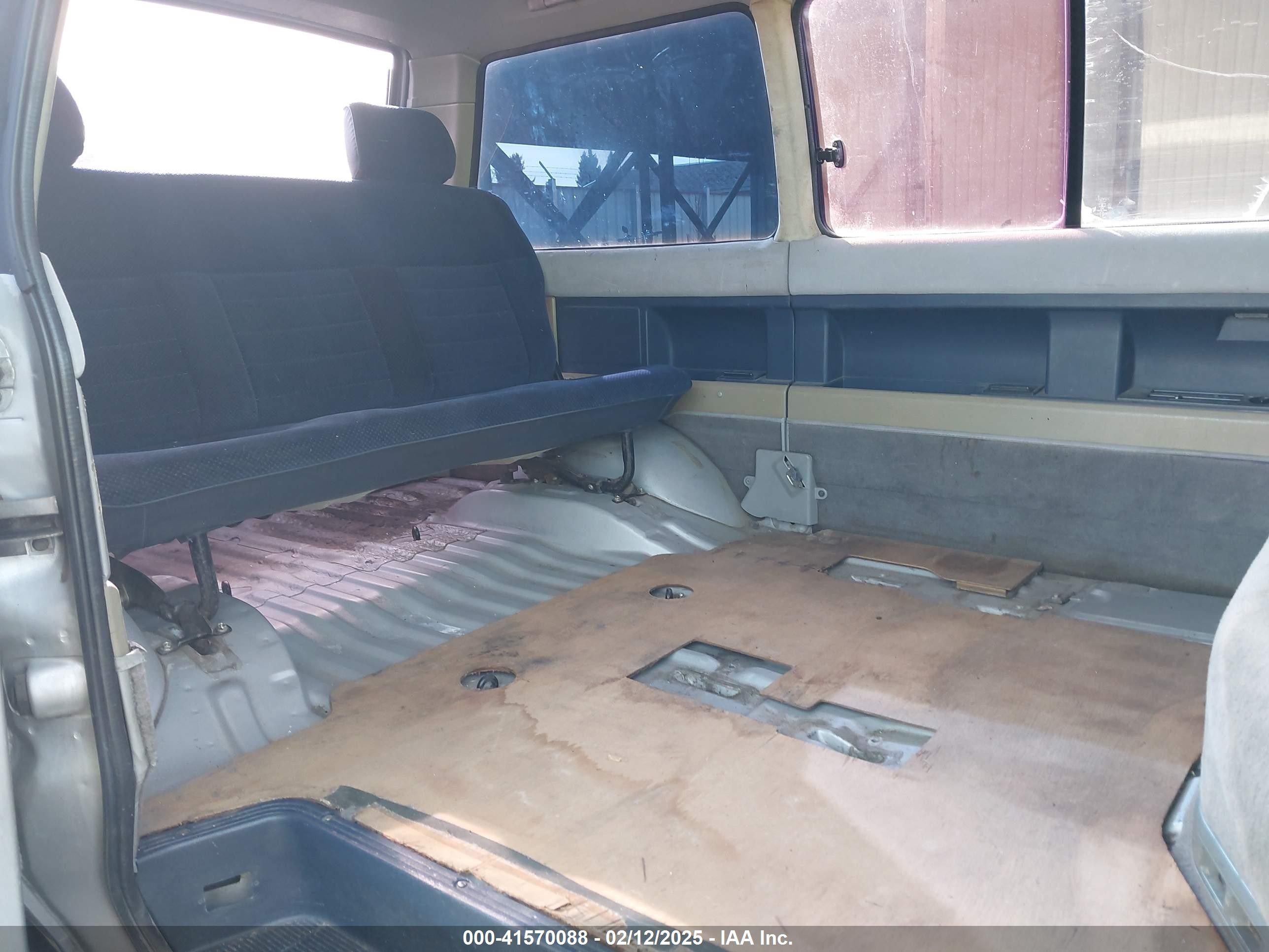 1984 Toyota Van Wagon Le Silver vin: JT3YR26V4E5004834