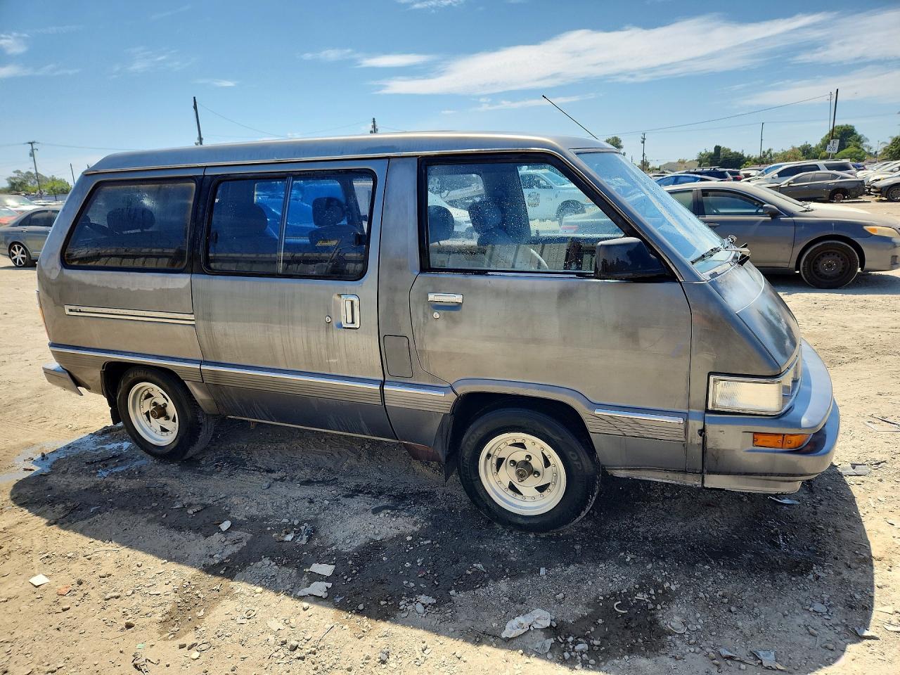1989 Toyota Van Le Gray vin: JT3YR26W8K5050185