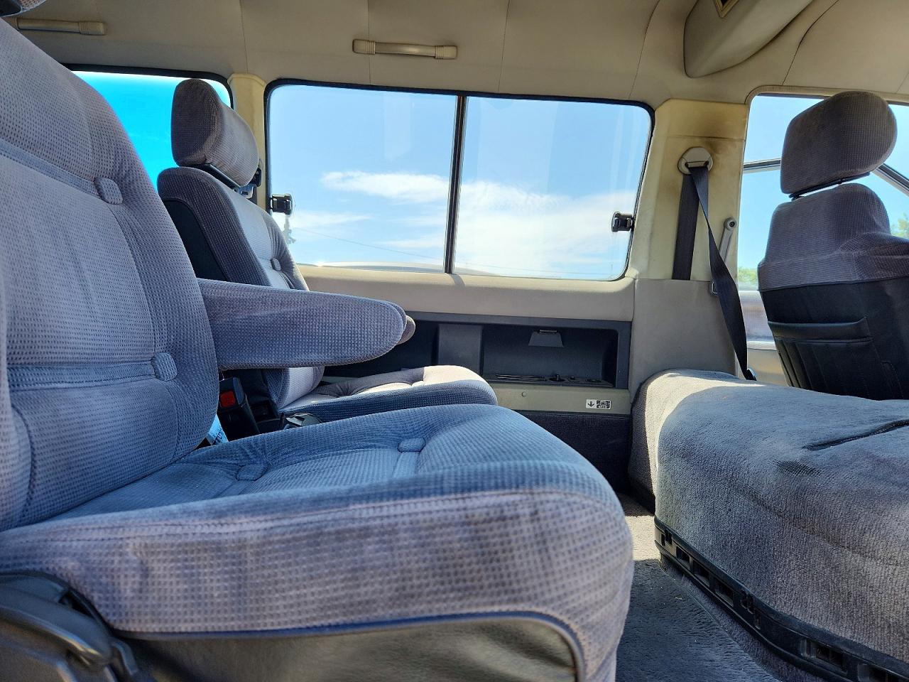 1989 Toyota Van Le Gray vin: JT3YR26W8K5050185