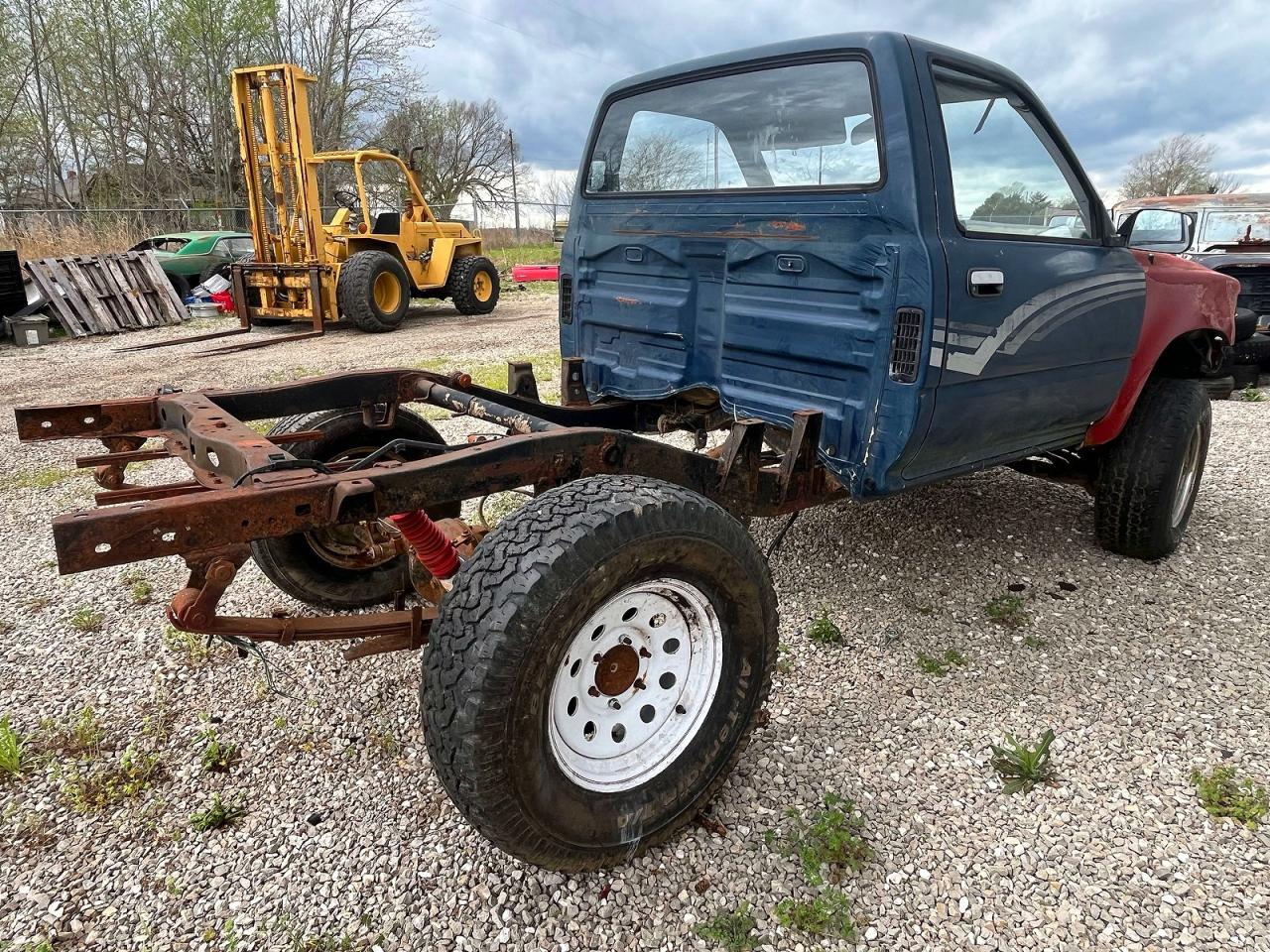 1989 Toyota Pickup Deluxe Blue vin: JT4RN01P2K4008603