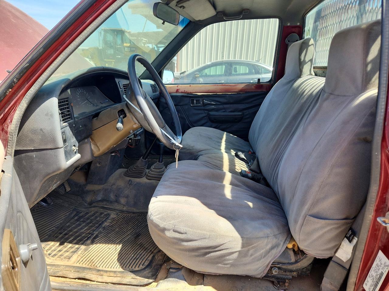 1991 Toyota Pickup Deluxe Maroon vin: JT4RN01P2M0026366