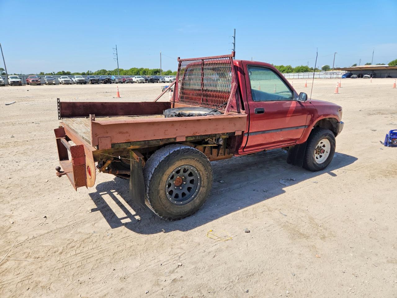 1991 Toyota Pickup Deluxe Maroon vin: JT4RN01P2M0026366