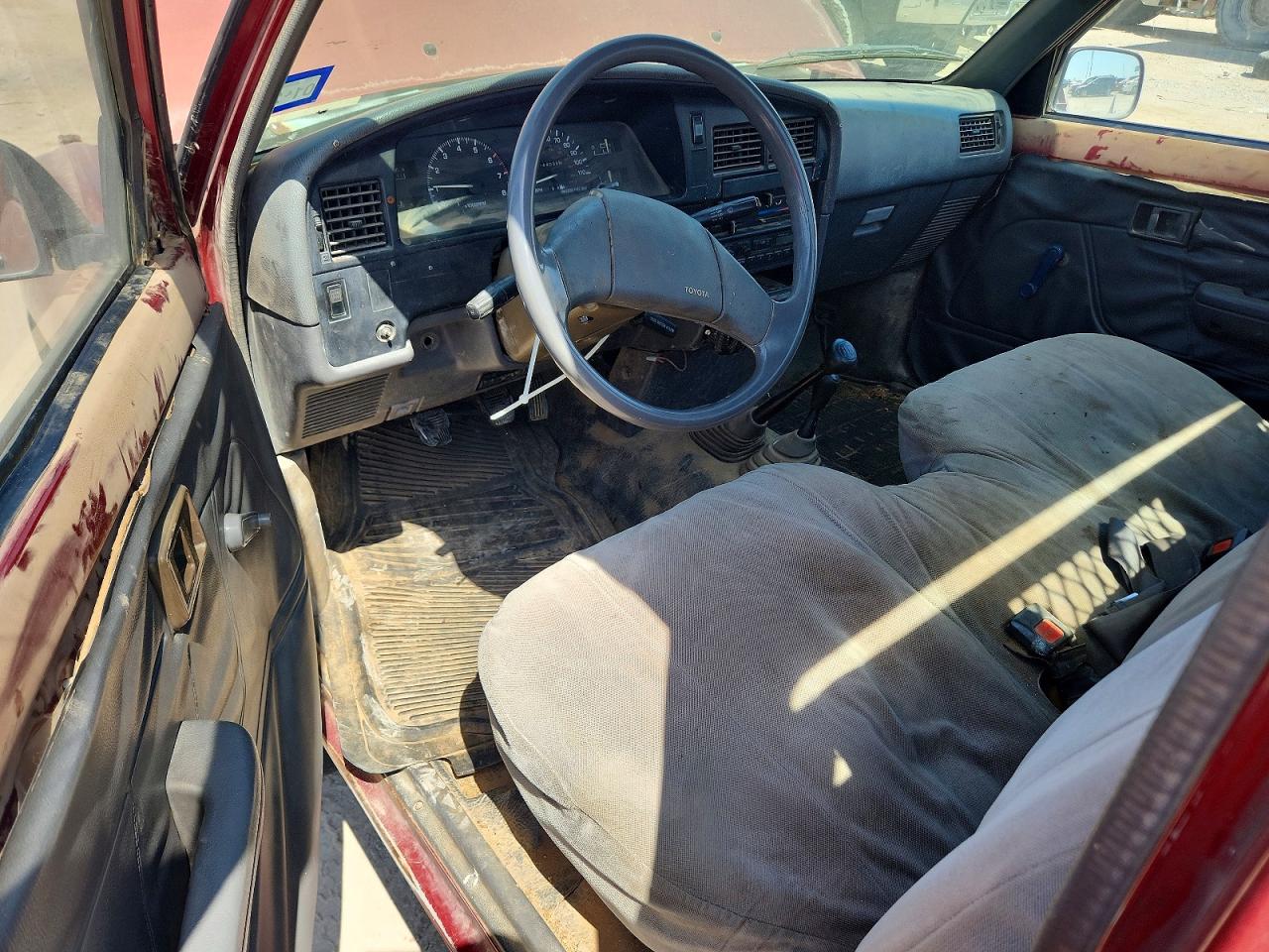 1991 Toyota Pickup Deluxe Maroon vin: JT4RN01P2M0026366