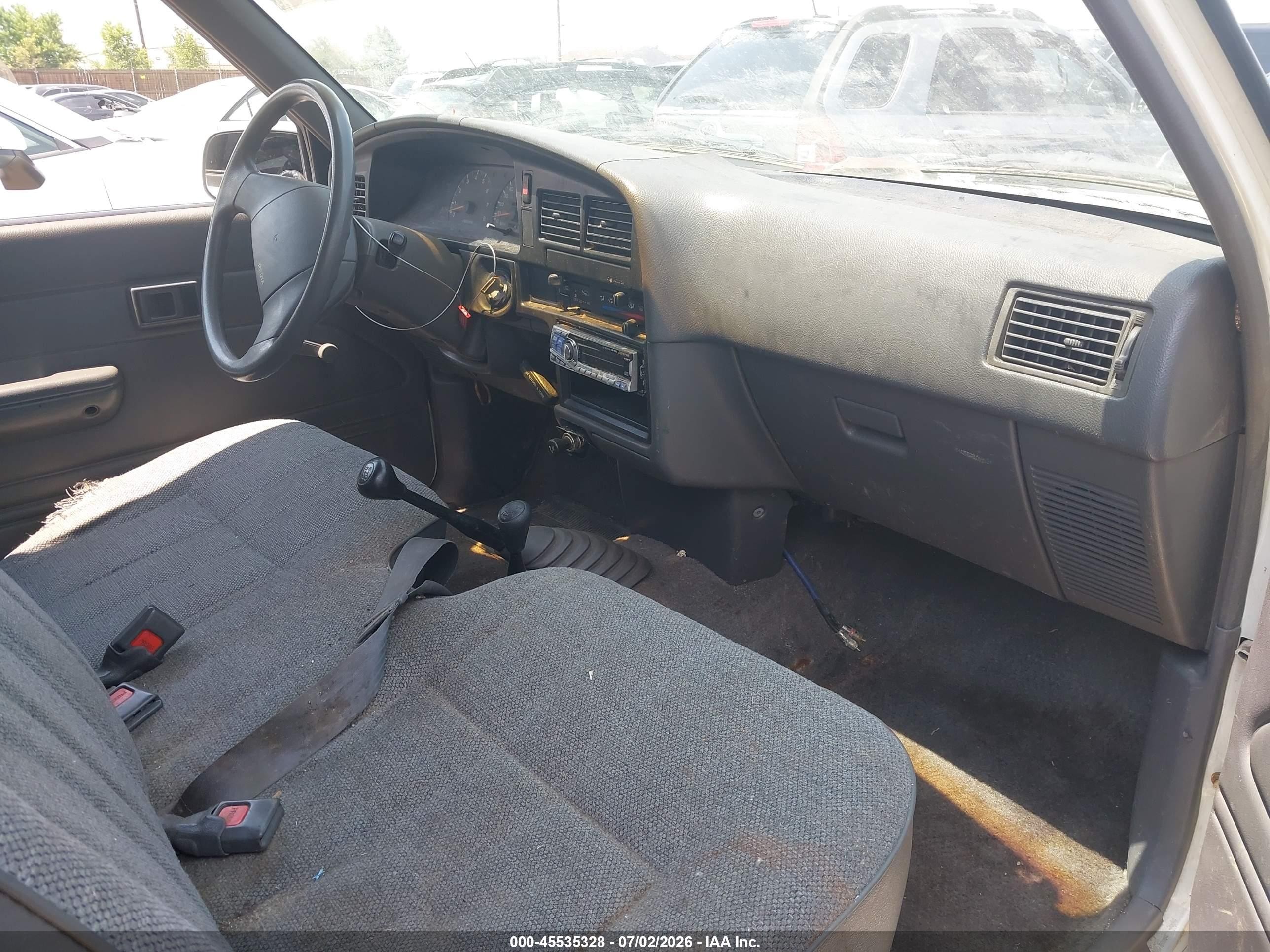 1989 Toyota Pickup 1/2 Ton Sht Wheelbase Dlx White vin: JT4RN01P4K4013334