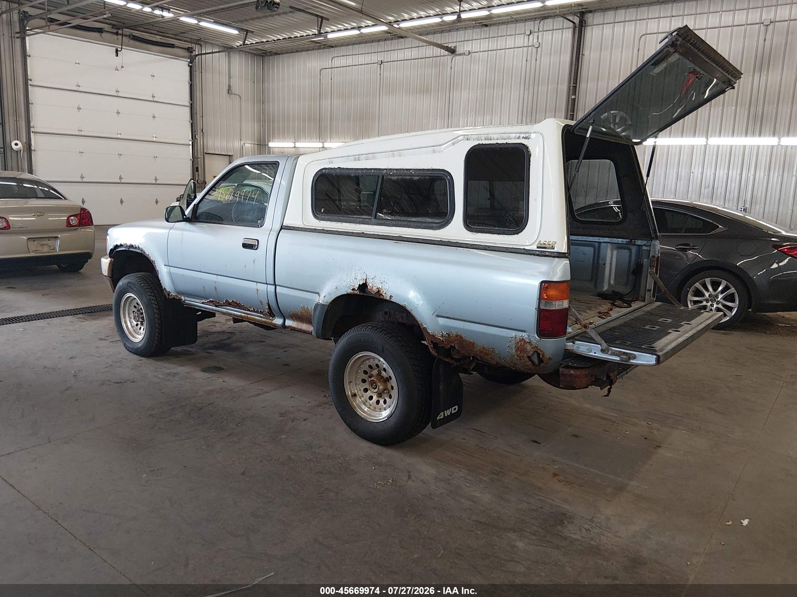 1991 Toyota Pickup 1/2 Ton Sht Wheelbase Dlx Light Blue vin: JT4RN01P8M0015582