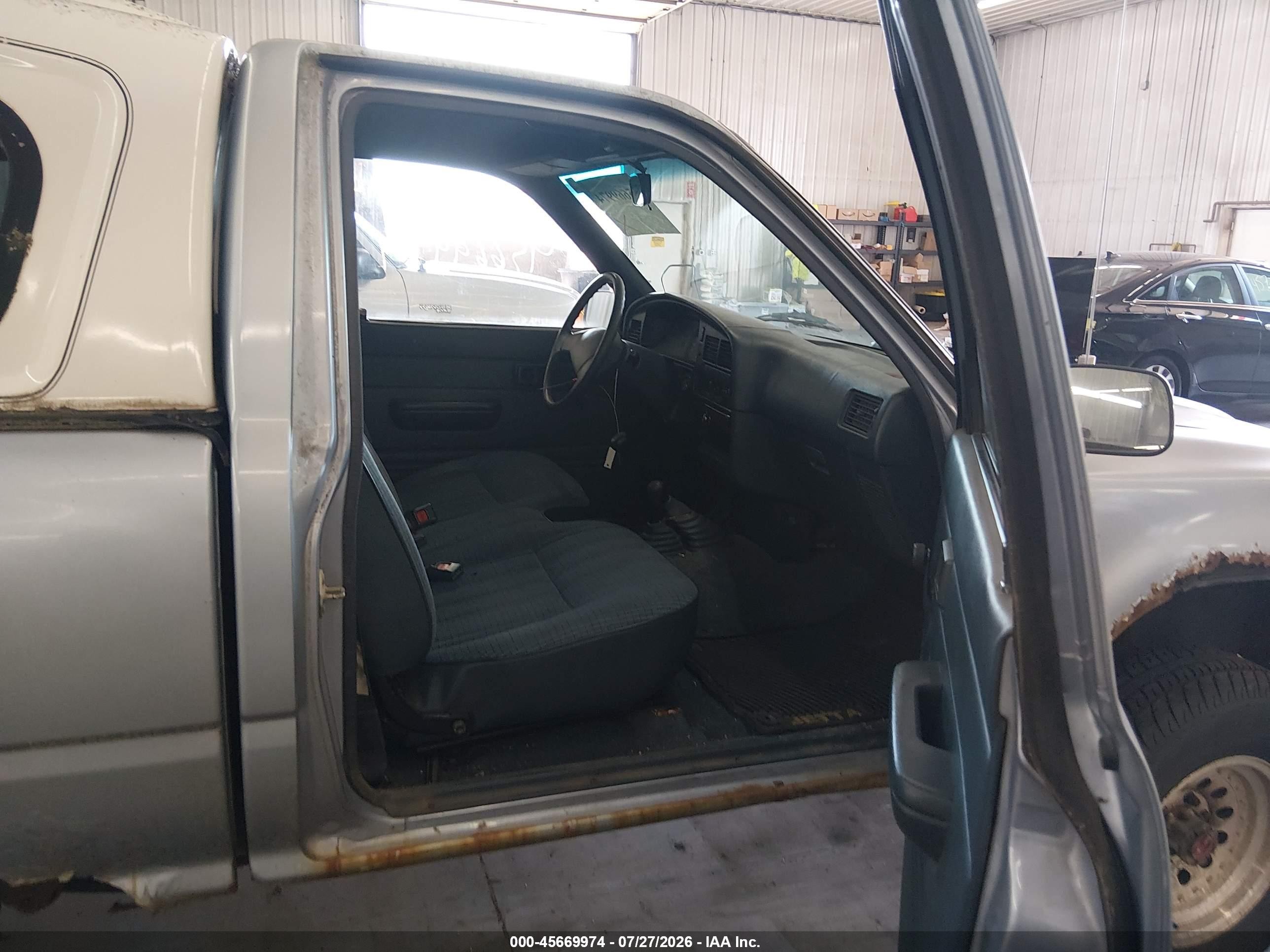 1991 Toyota Pickup 1/2 Ton Sht Wheelbase Dlx Light Blue vin: JT4RN01P8M0015582