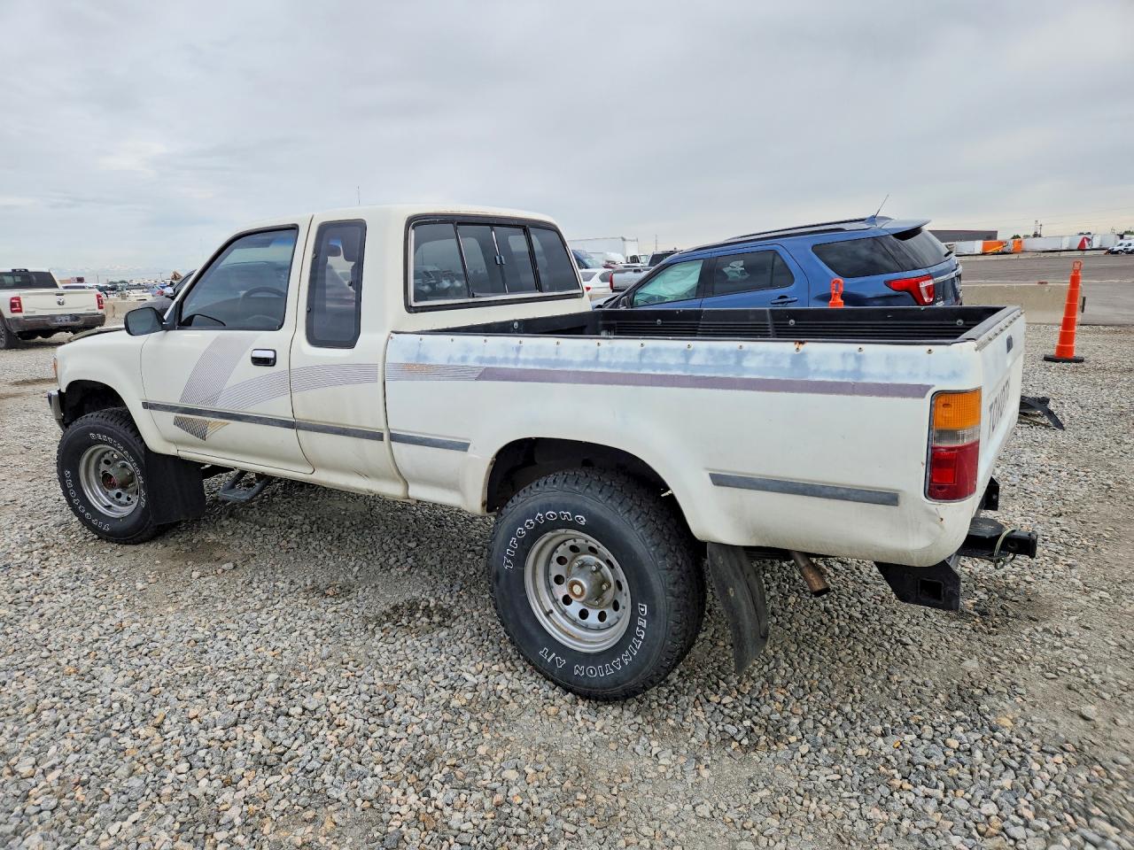 1989 Toyota Pickup Deluxe White vin: JT4RN13P3K0005297