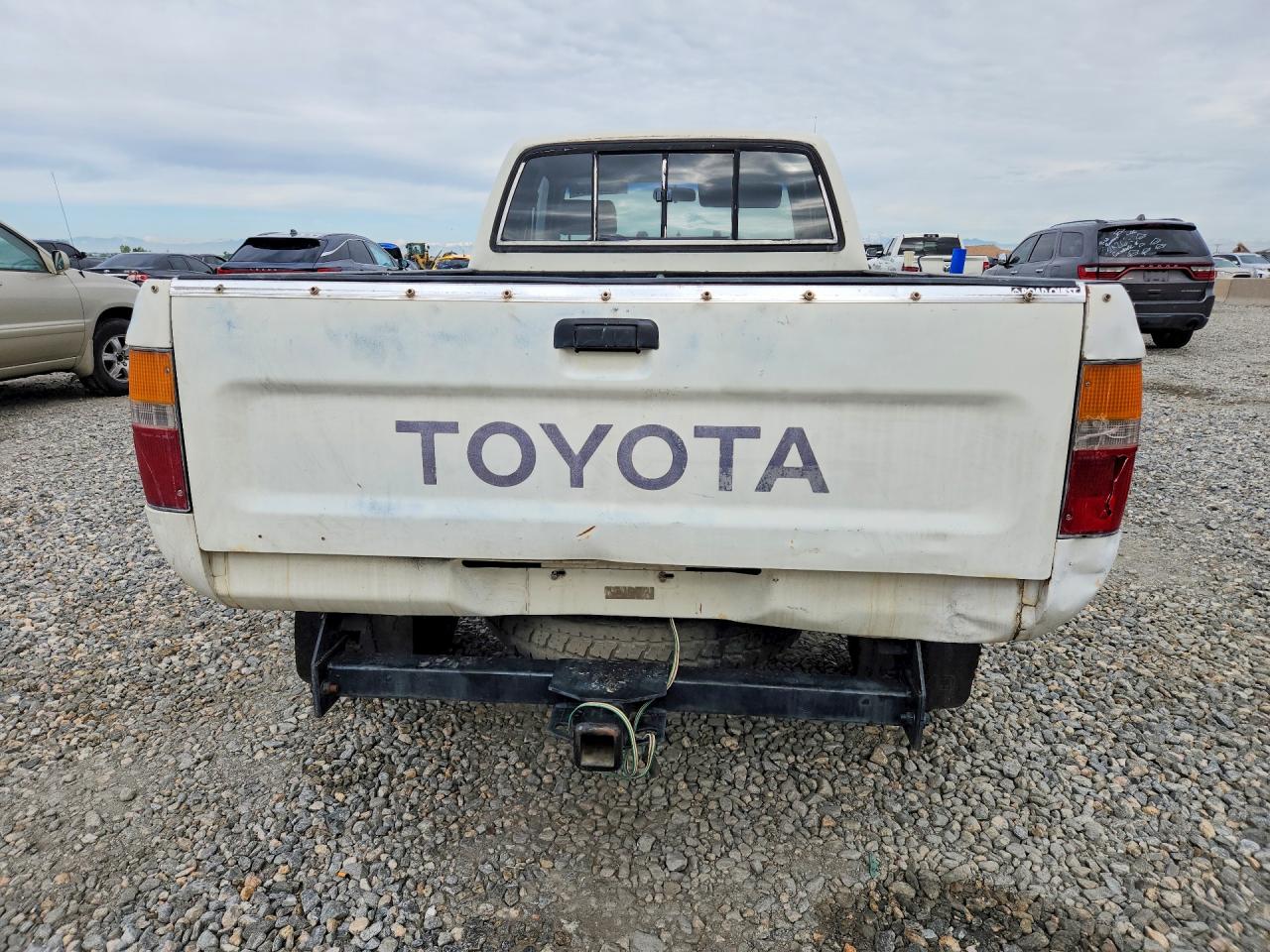 1989 Toyota Pickup Deluxe White vin: JT4RN13P3K0005297
