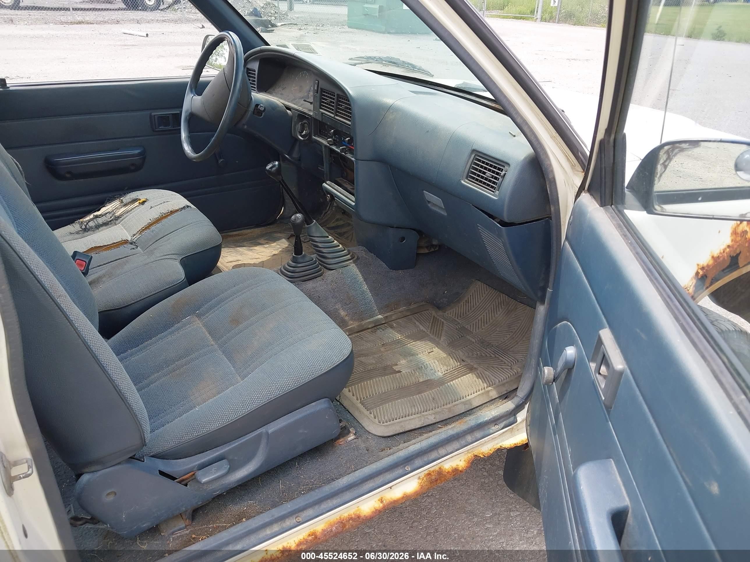 1989 Toyota Pickup 1/2 Ton Ex Lng Whlbse Dlx White vin: JT4RN13P9K0007717