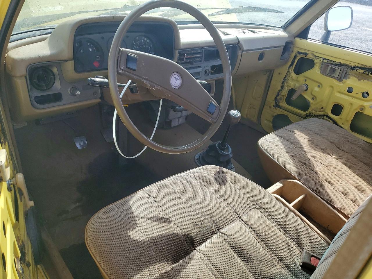 1981 Toyt Pickup Yellow vin: JT4RN34R3B0013122