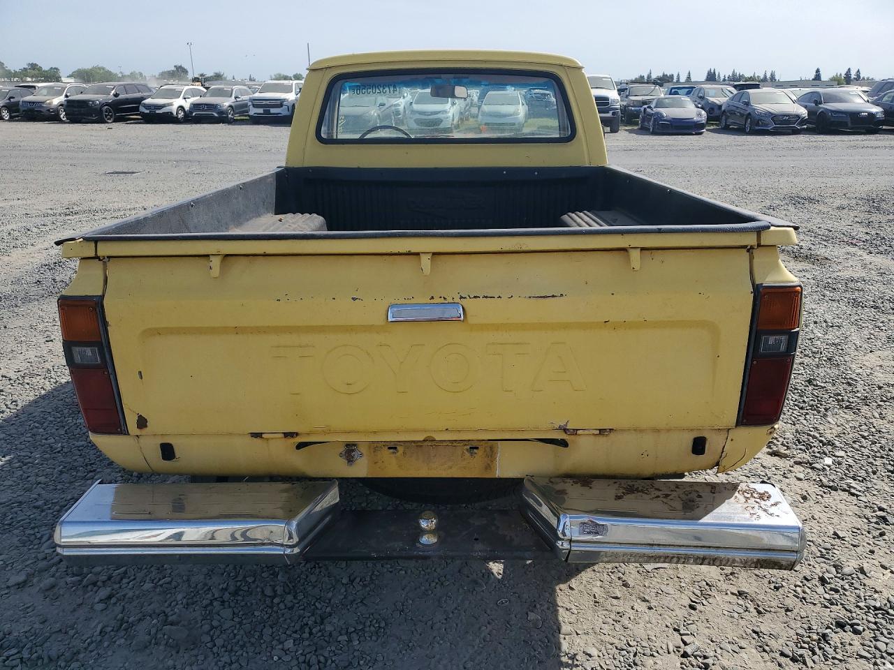 1981 Toyt Pickup Yellow vin: JT4RN34R3B0013122