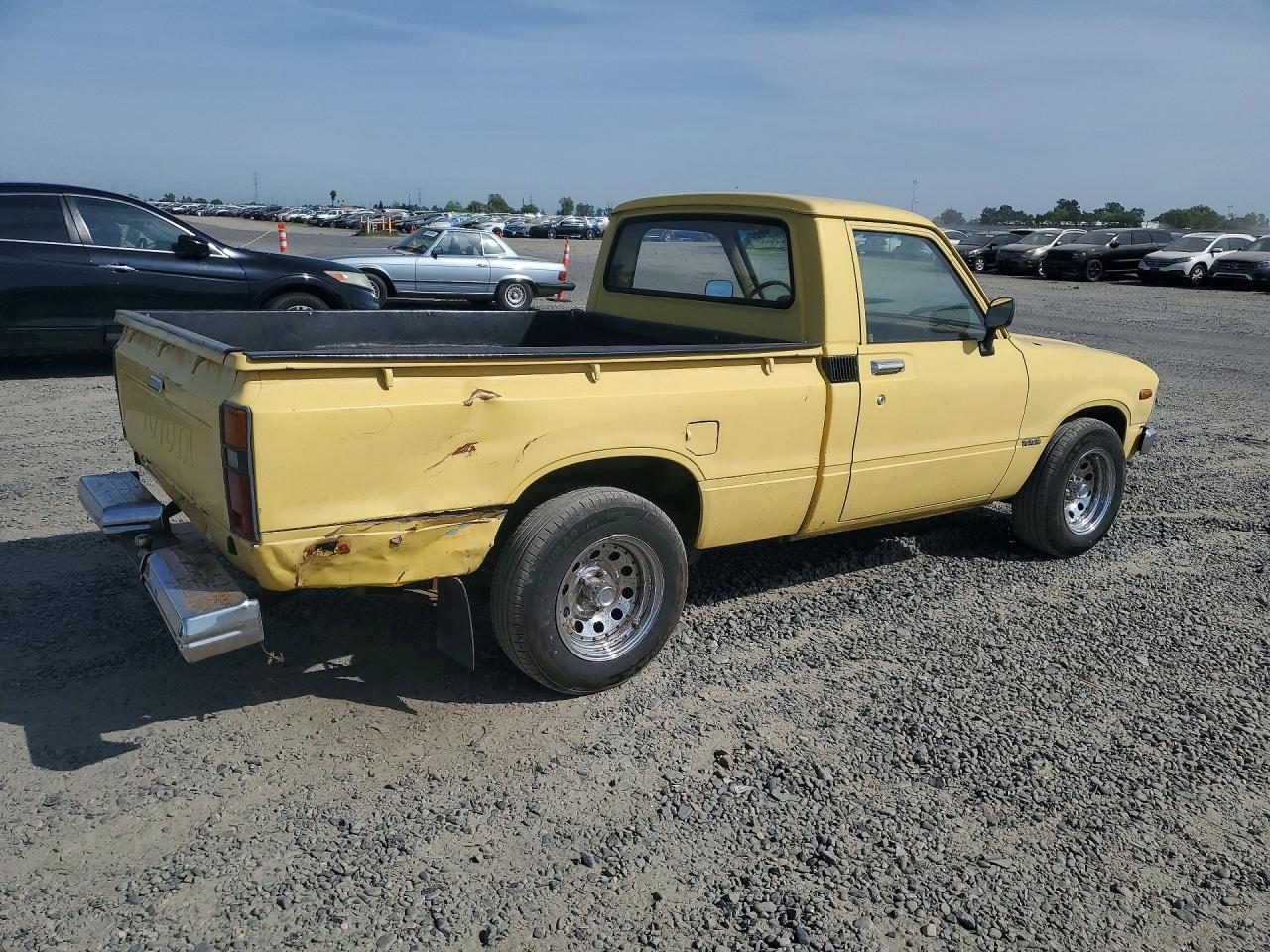 1981 Toyt Pickup Yellow vin: JT4RN34R3B0013122