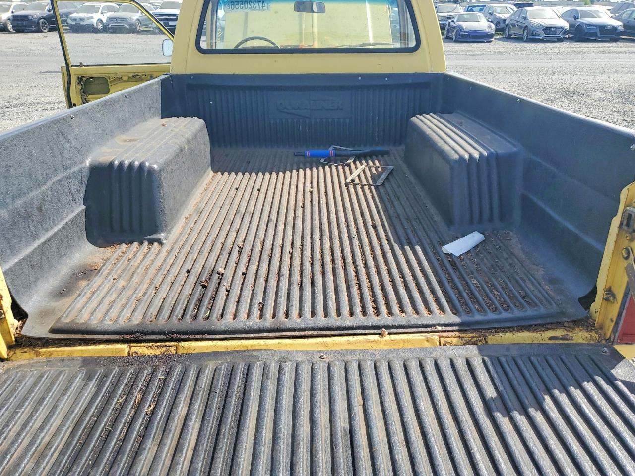 1981 Toyt Pickup Yellow vin: JT4RN34R3B0013122