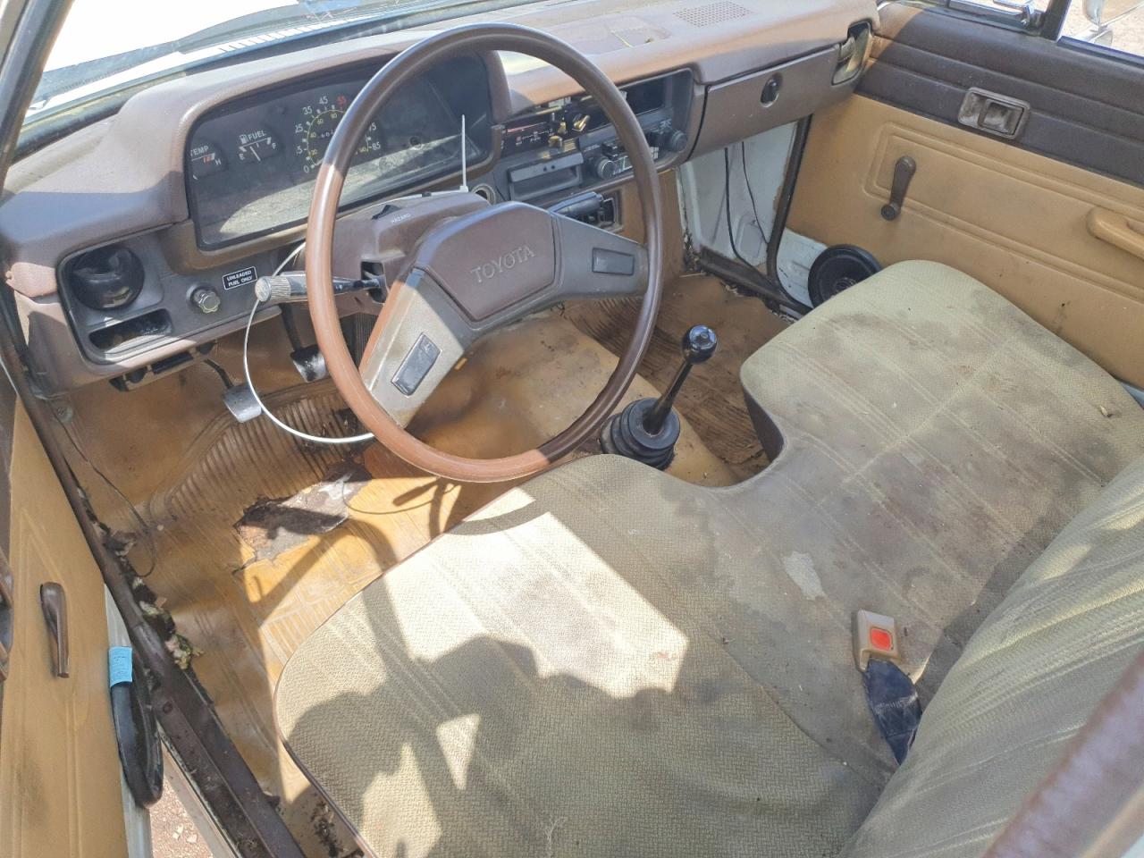 1983 Toyota Pickup Deluxe White vin: JT4RN44D0D1149974