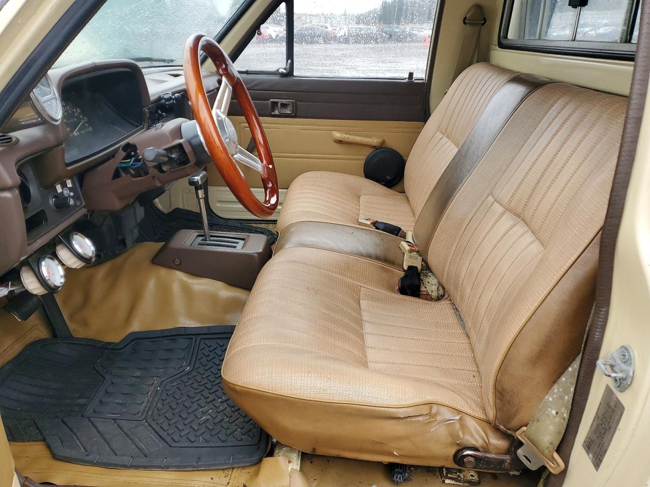 1983 Toyota Pickup 1/2 Ton Rn44 Tan vin: JT4RN44D3D1111431