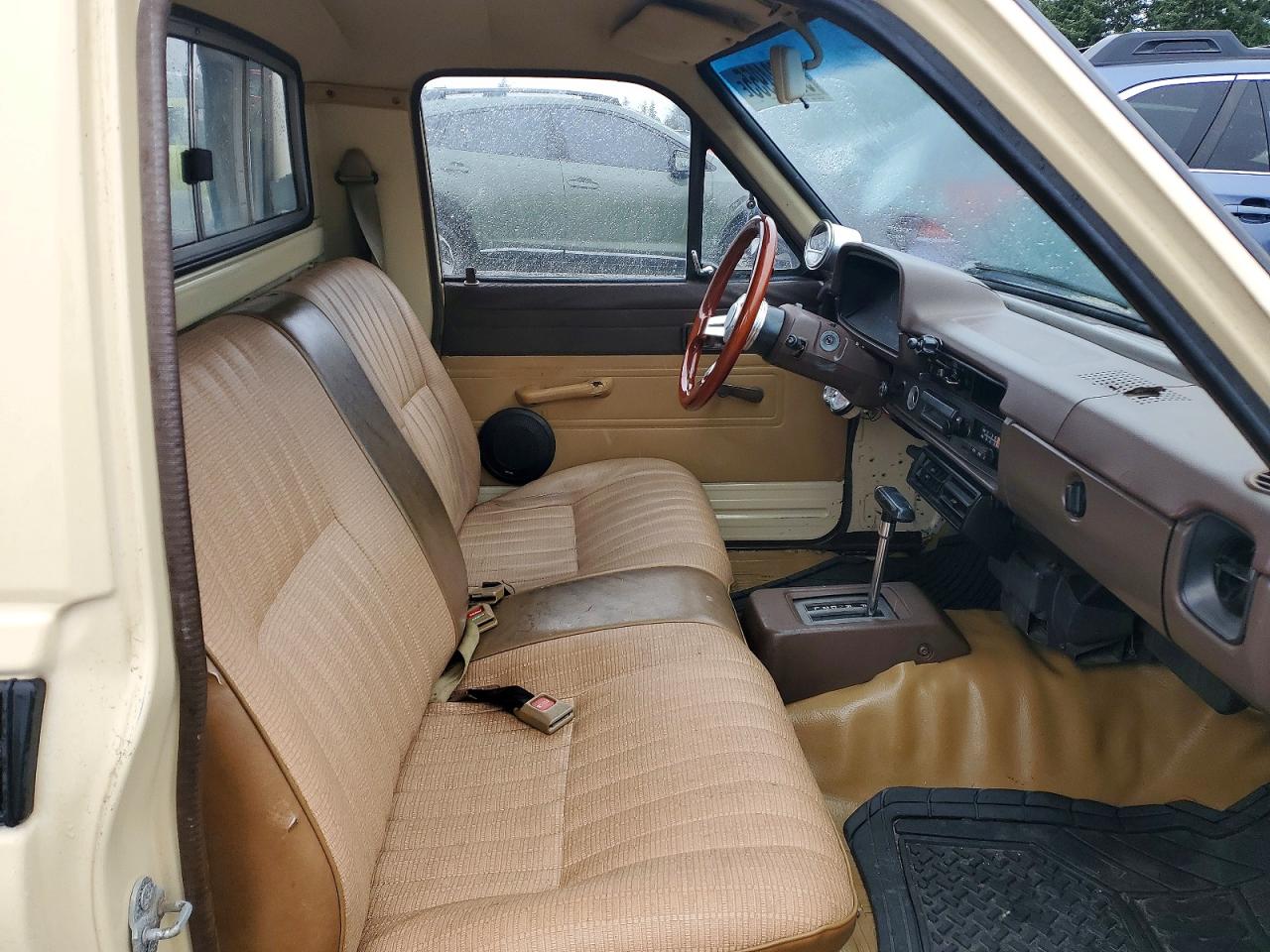 1983 Toyota Pickup 1/2 Ton Rn44 Tan vin: JT4RN44D3D1111431
