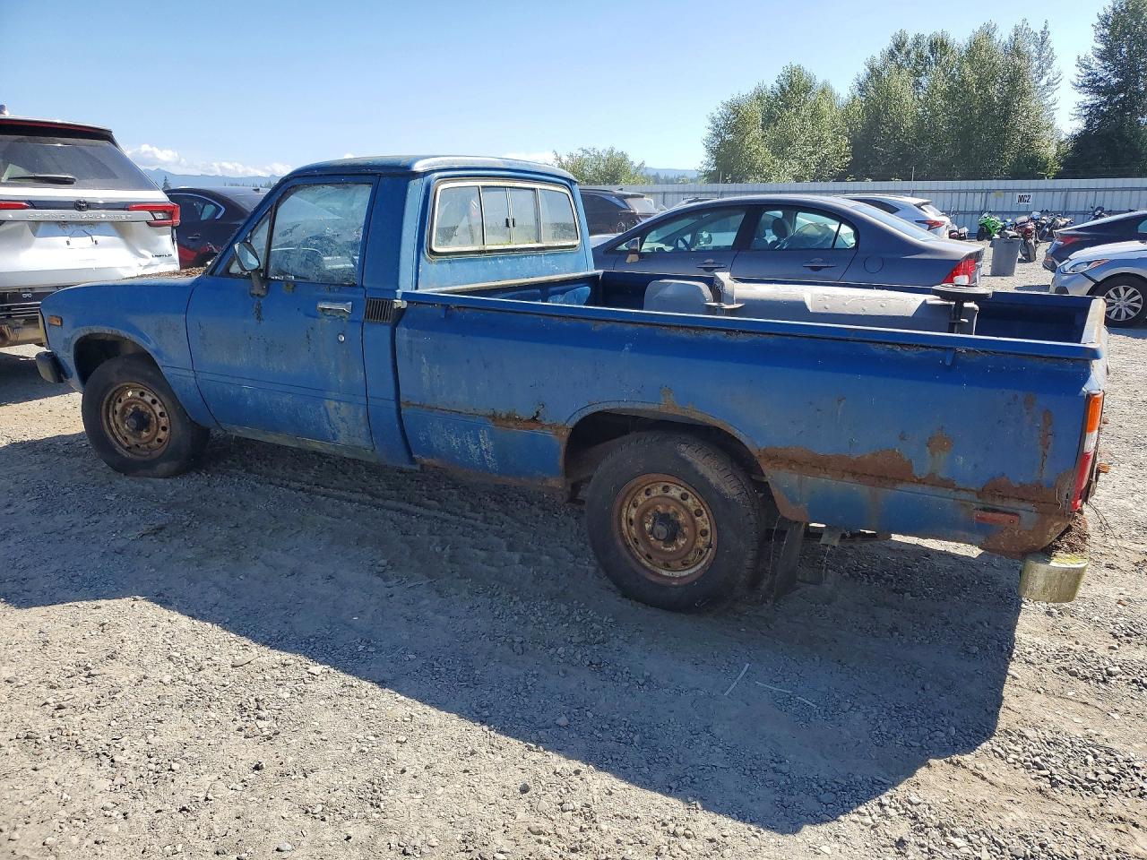 1982 Toyota Pickup / Cab Chassis 1/2 Ton Dlx Blue vin: JT4RN44DXC0089576