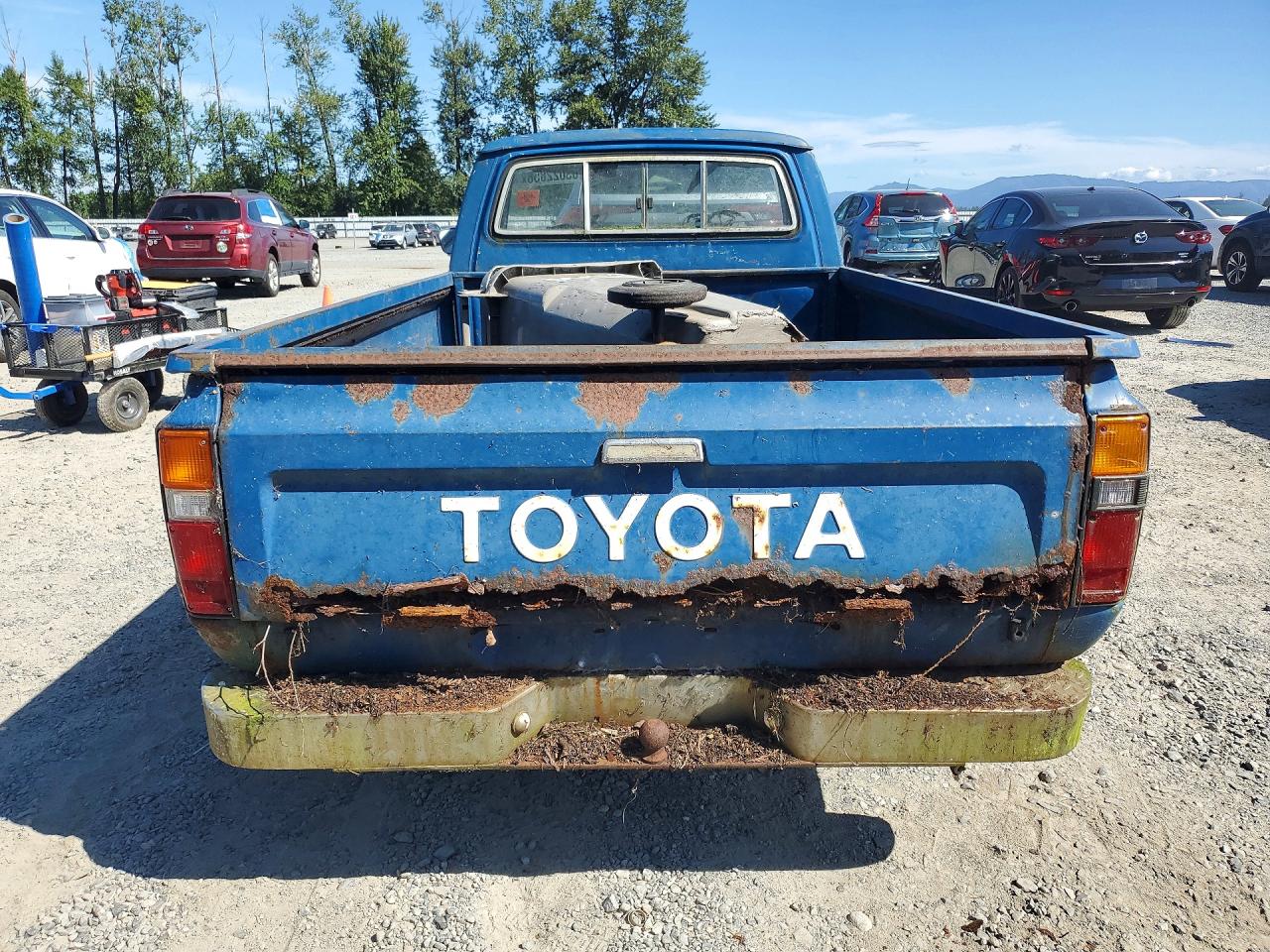 1982 Toyota Pickup / Cab Chassis 1/2 Ton Dlx Blue vin: JT4RN44DXC0089576