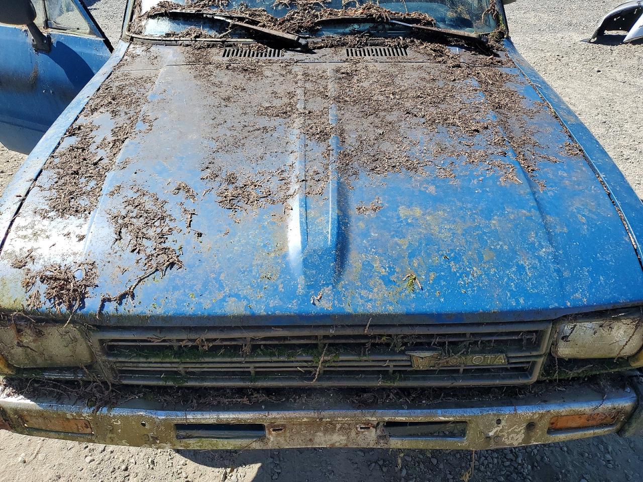 1982 Toyota Pickup / Cab Chassis 1/2 Ton Dlx Blue vin: JT4RN44DXC0089576