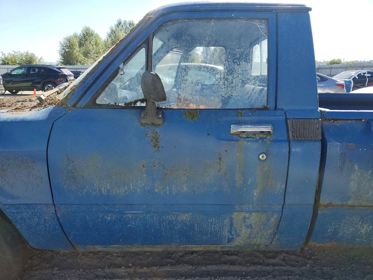 1982 Toyota Pickup / Cab Chassis 1/2 Ton Dlx Blue vin: JT4RN44DXC0089576