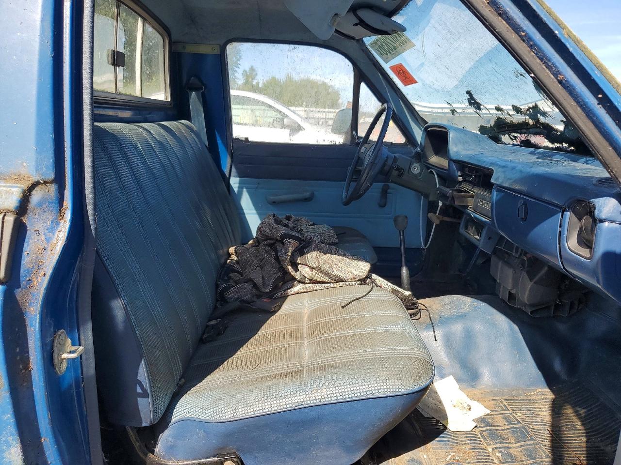 1982 Toyota Pickup / Cab Chassis 1/2 Ton Dlx Blue vin: JT4RN44DXC0089576