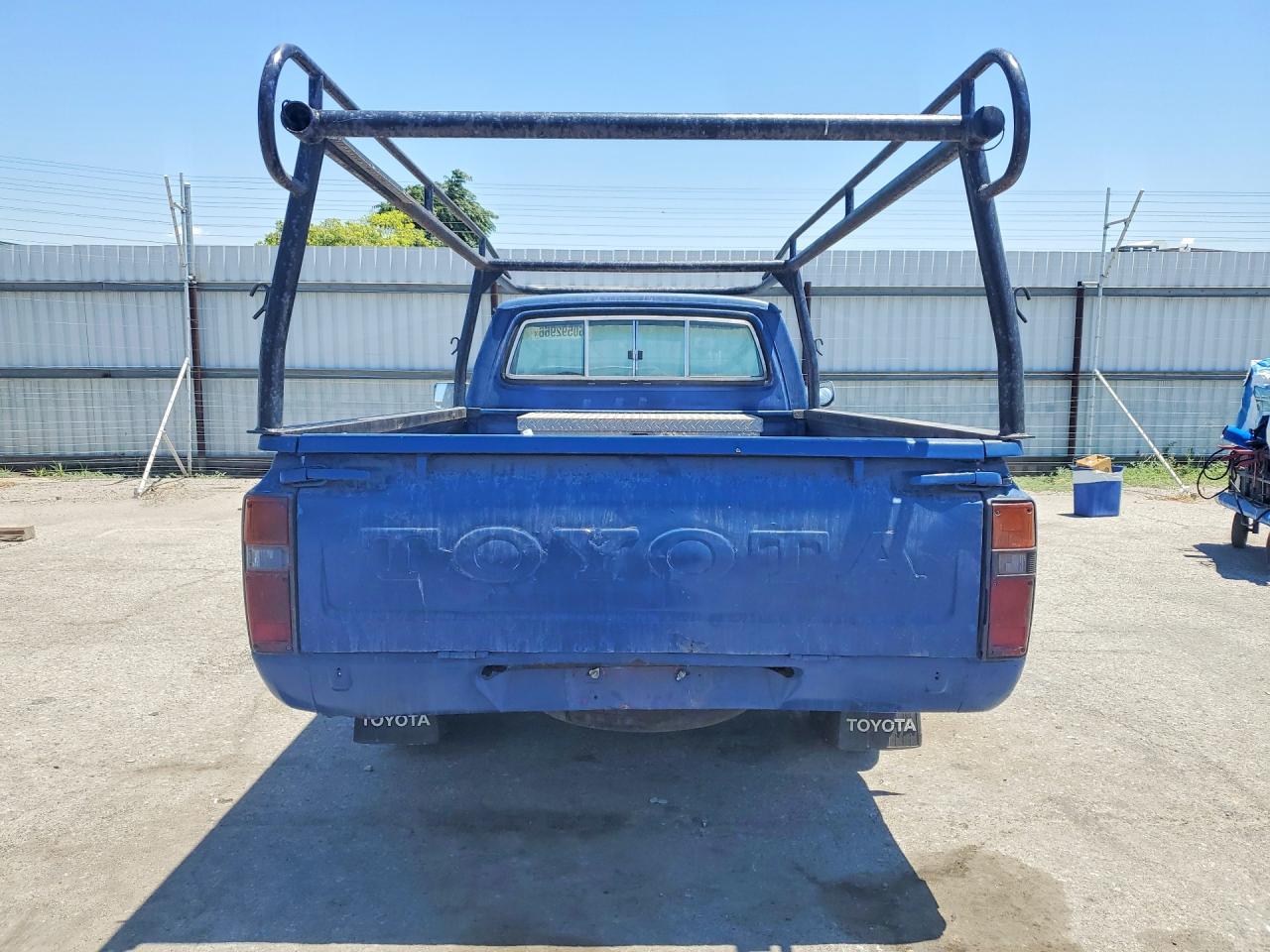 1981 Toyota Pickup / Cab Chassis 1/2 Ton Sr5 Blue vin: JT4RN44S3B0002209