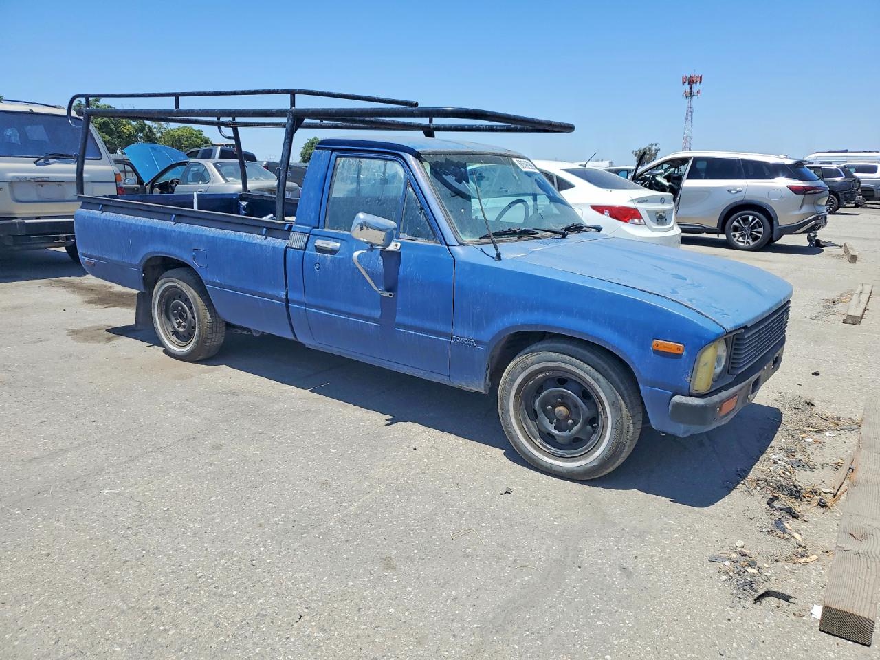 1981 Toyota Pickup / Cab Chassis 1/2 Ton Sr5 Blue vin: JT4RN44S3B0002209