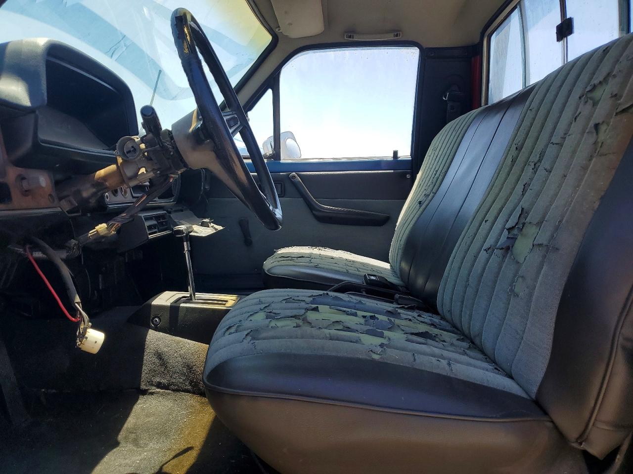 1981 Toyota Pickup / Cab Chassis 1/2 Ton Sr5 Blue vin: JT4RN44S3B0002209