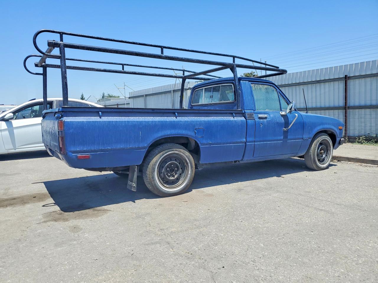 1981 Toyota Pickup / Cab Chassis 1/2 Ton Sr5 Blue vin: JT4RN44S3B0002209
