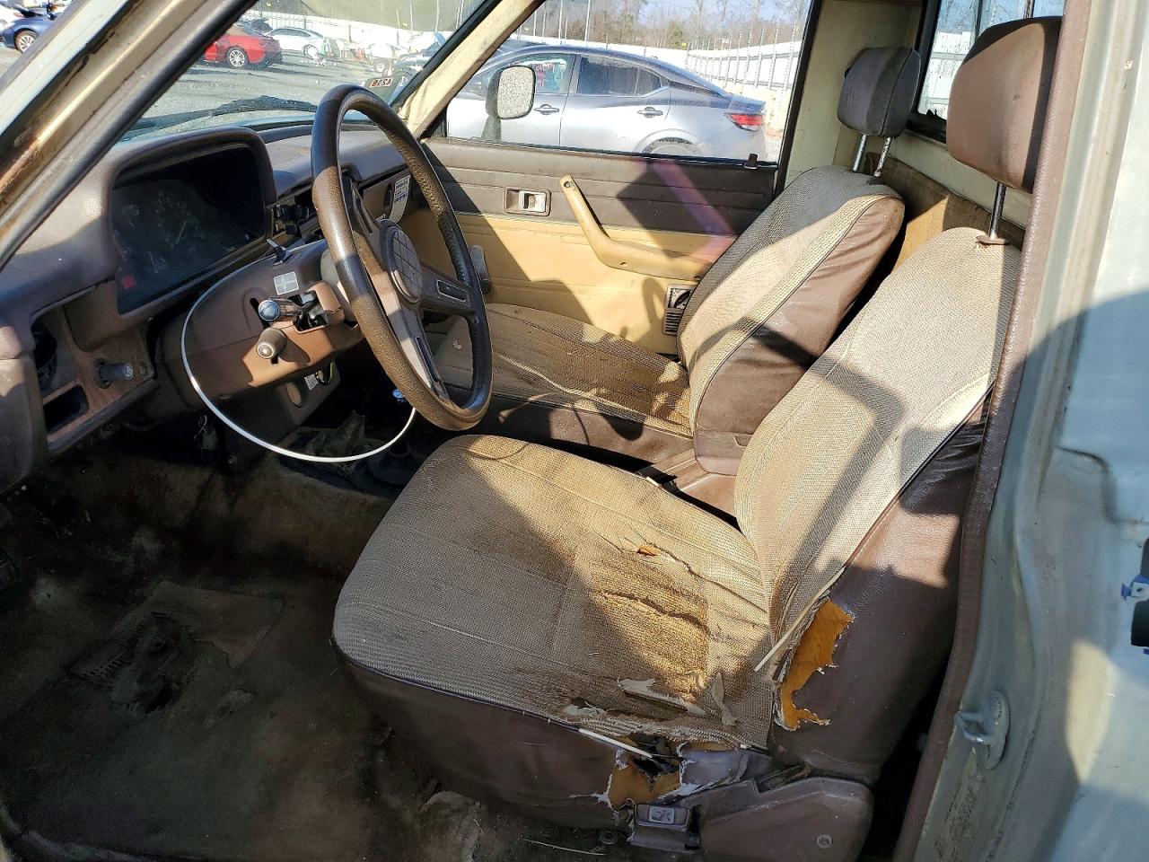 1983 Toyota Pickup Gray vin: JT4RN48S3D0081071
