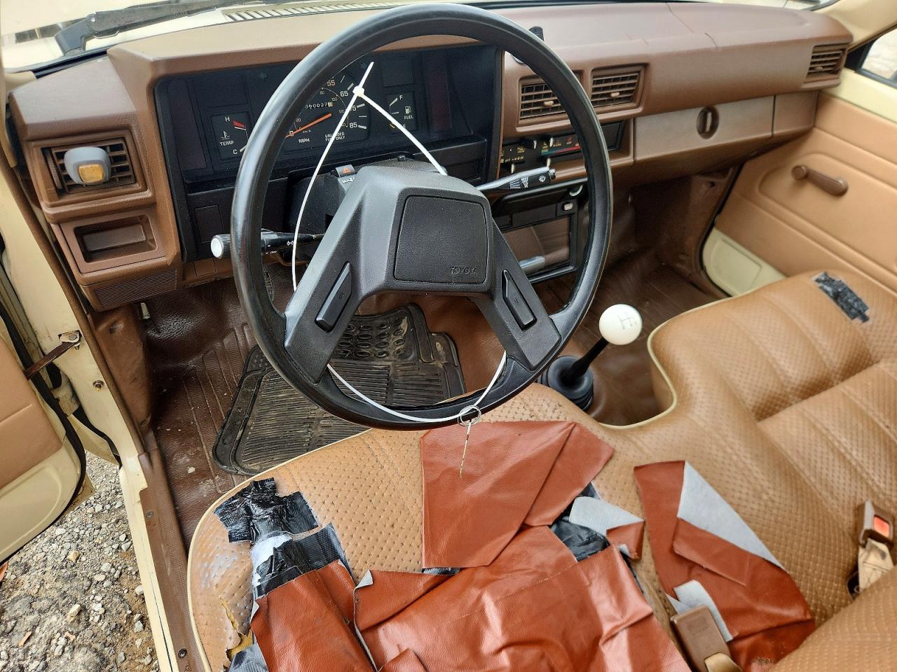 1984 Toyota Pickup 1/2 Ton Rn50 Cream vin: JT4RN50R0E0009082