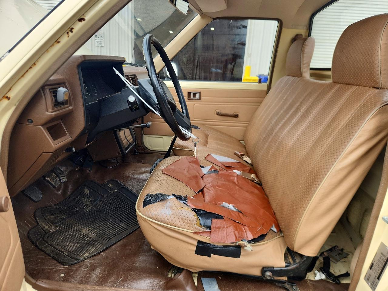 1984 Toyota Pickup 1/2 Ton Rn50 Cream vin: JT4RN50R0E0009082