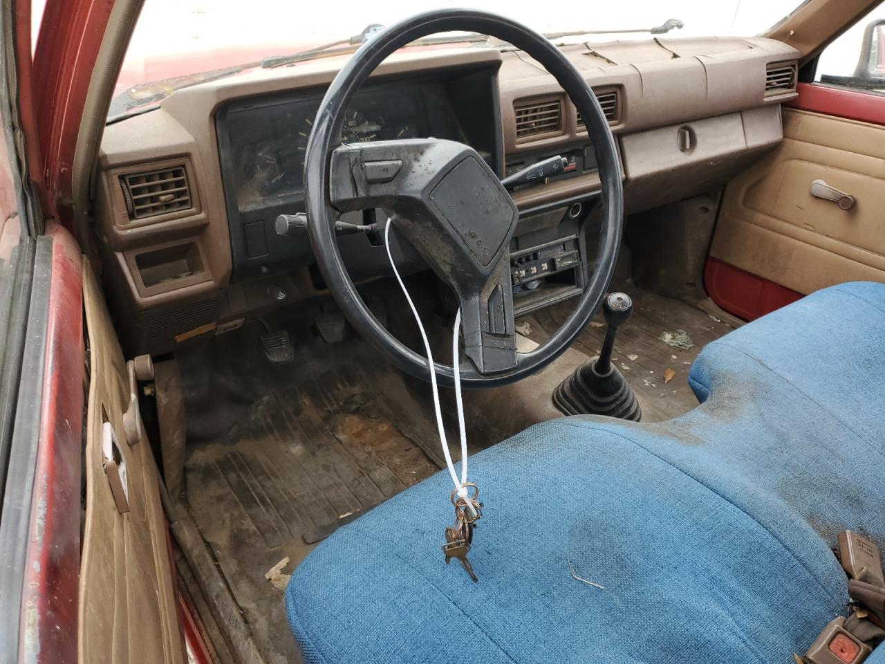 1986 Toyota Pickup 1/2 Ton Rn50 Красный vin: JT4RN50R0G0209303