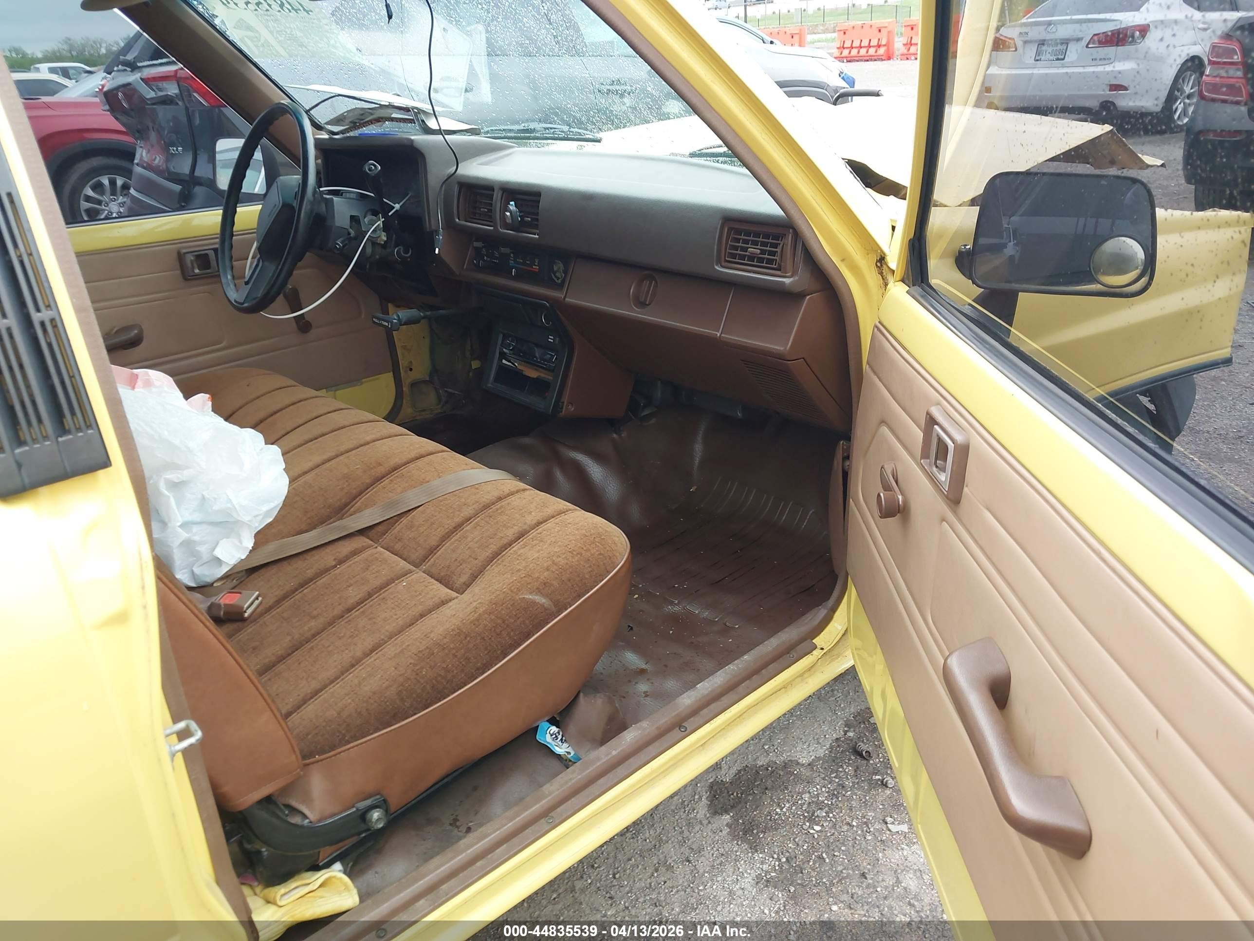 1986 Toyota Pickup 1/2 Ton Rn50 Yellow vin: JT4RN50R1G0175680