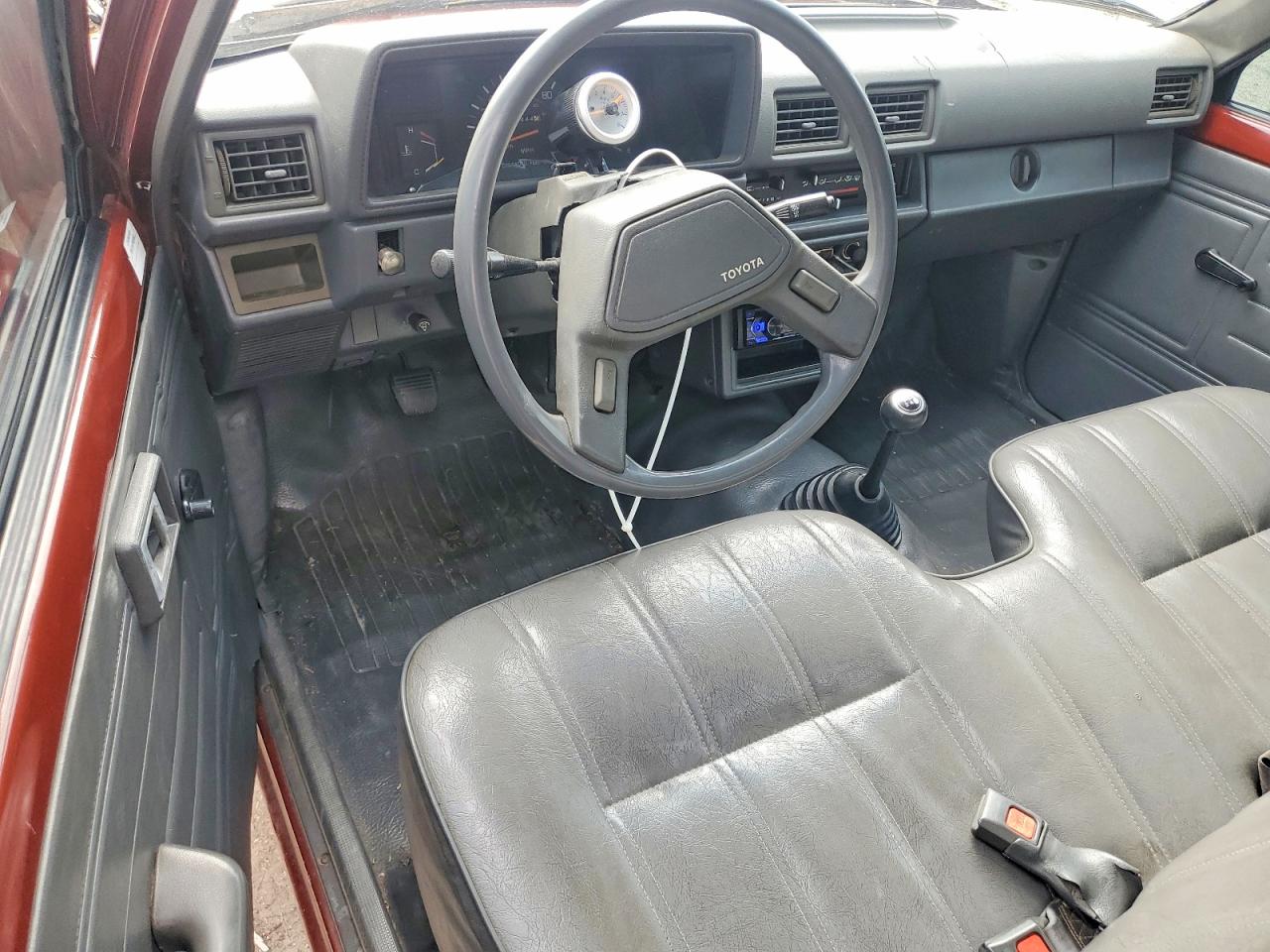 1987 Toyota Pickup Base Brown vin: JT4RN50R1H0227519