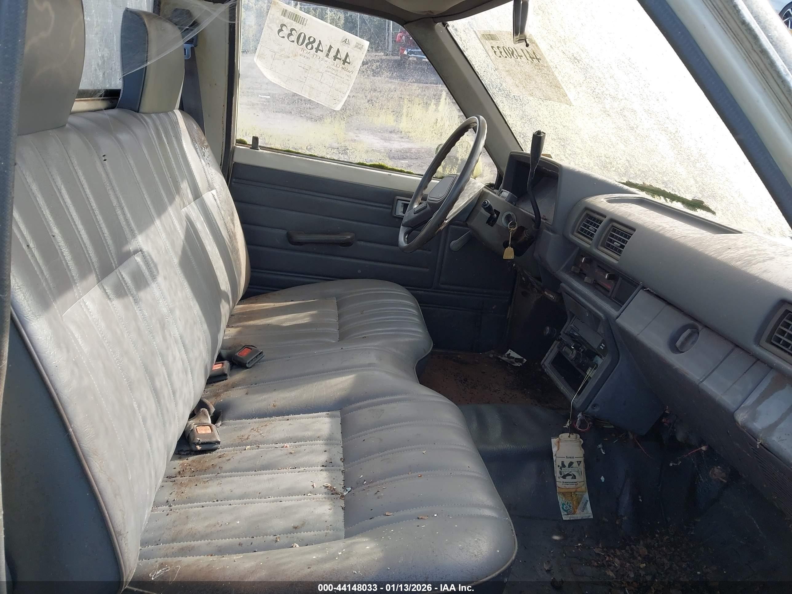 1987 Toyota Pickup 1/2 Ton Rn50 White vin: JT4RN50R4H0272812