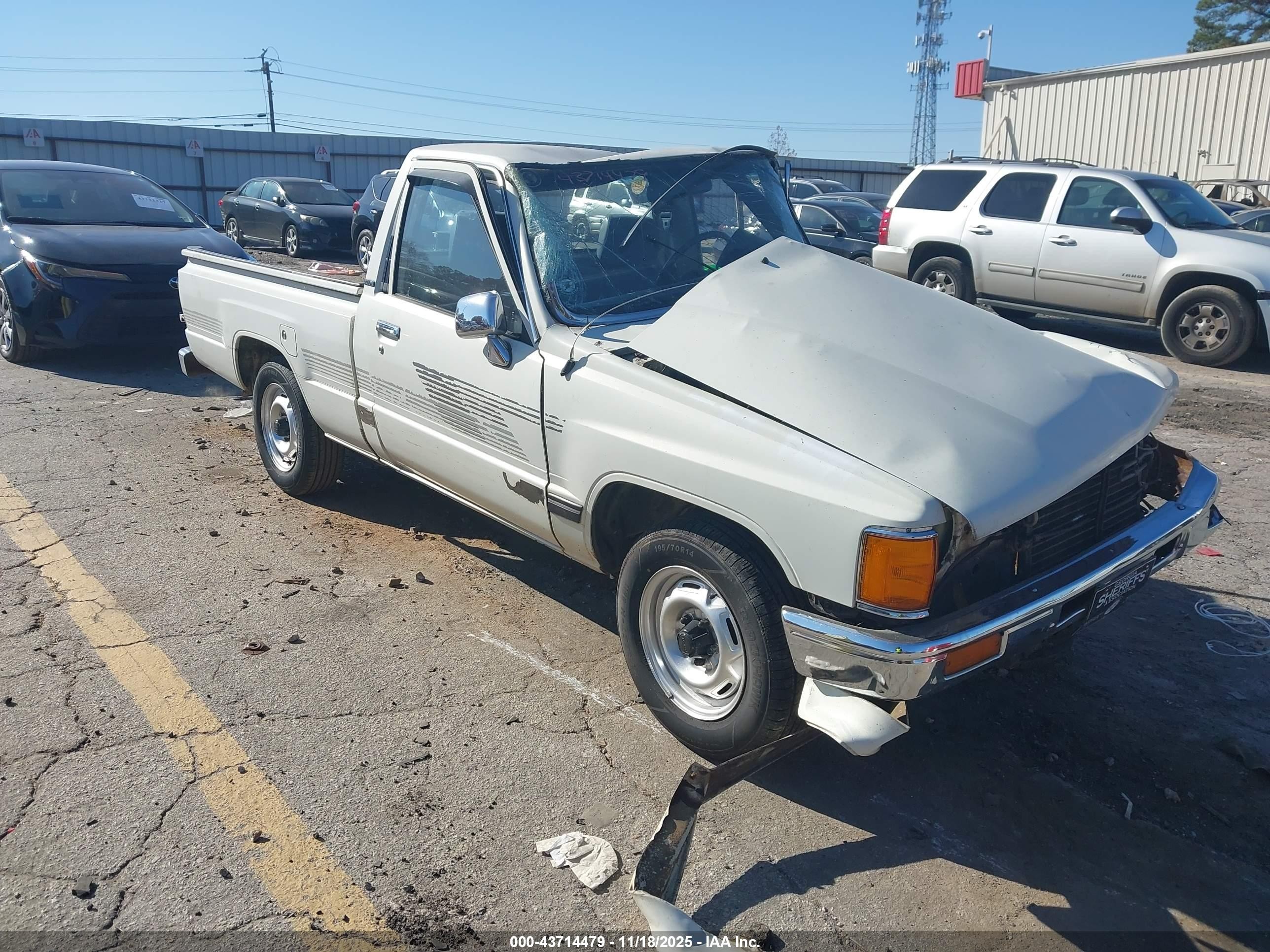 1987 Toyota Pickup 1/2 Ton Rn50 Белый vin: JT4RN50R8H0242051