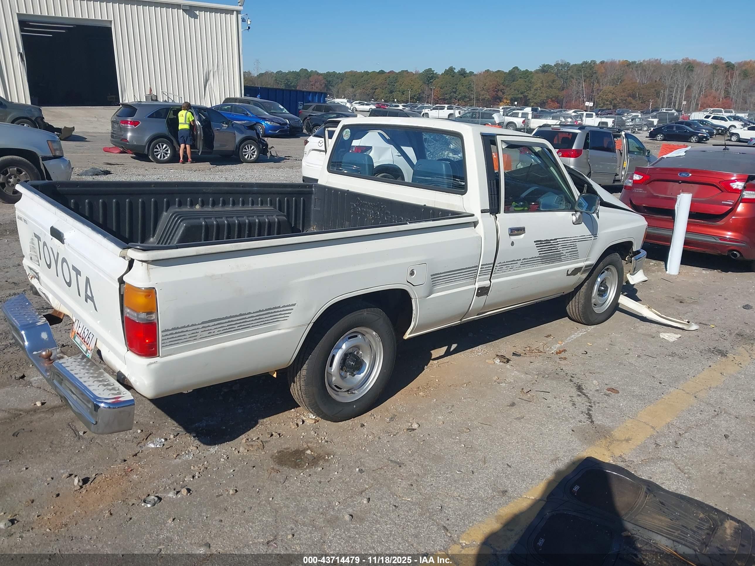 1987 Toyota Pickup 1/2 Ton Rn50 Белый vin: JT4RN50R8H0242051