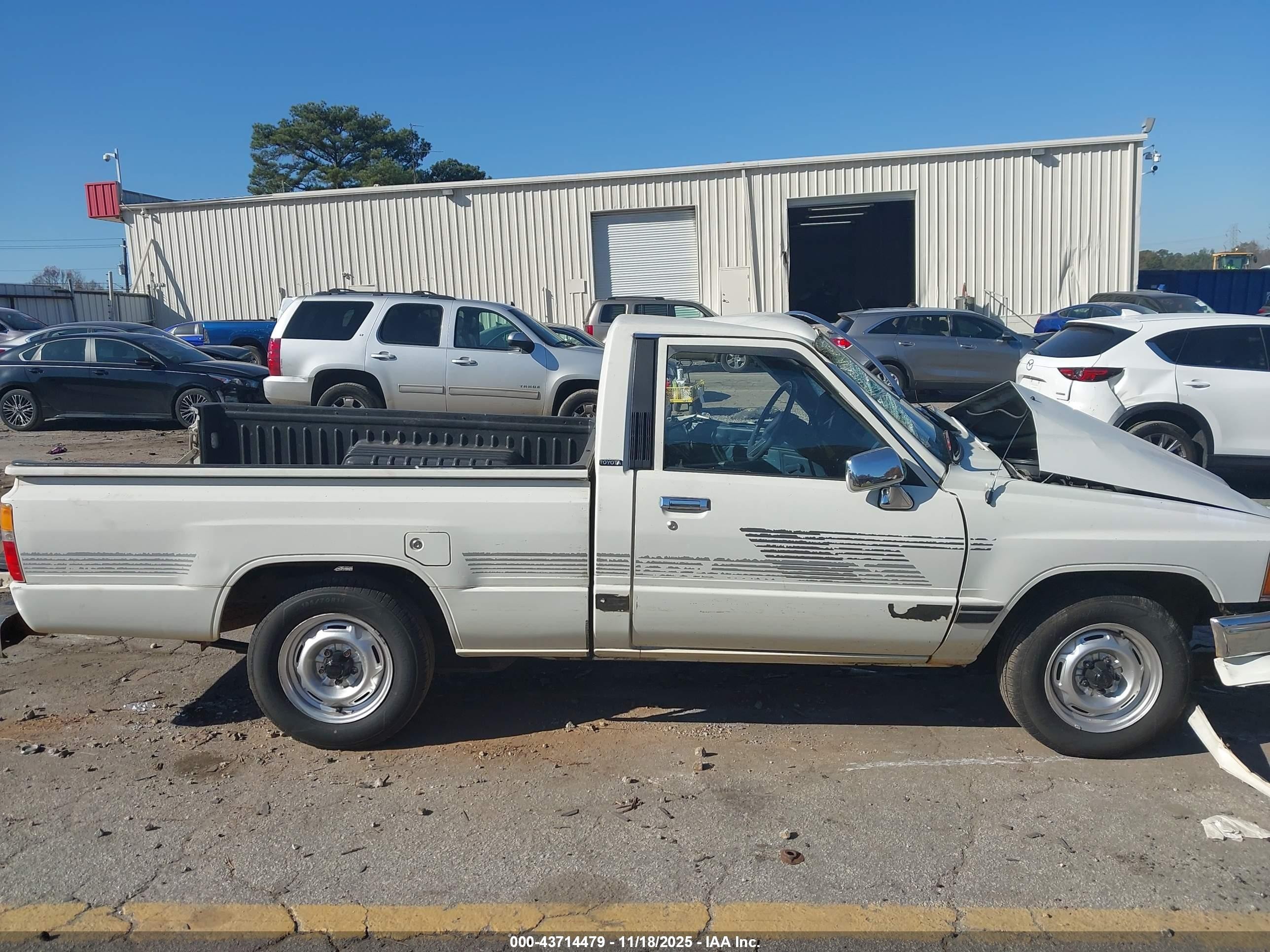 1987 Toyota Pickup 1/2 Ton Rn50 Белый vin: JT4RN50R8H0242051