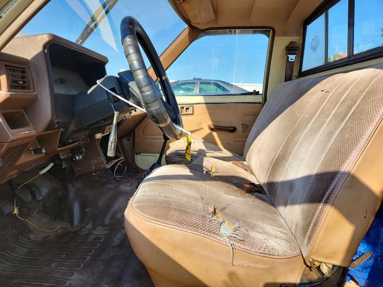 1986 Toyota Pickup 1/2 Ton Rn50 Бежевый vin: JT4RN50R9G0128056